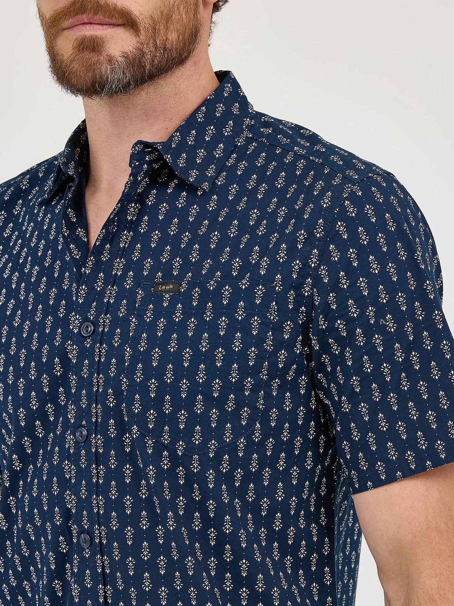 Men's Extreme Motion All Purpose Short Sleeve Print Button Down Shirt | Men's Tops & Tees | Lee® Product Image