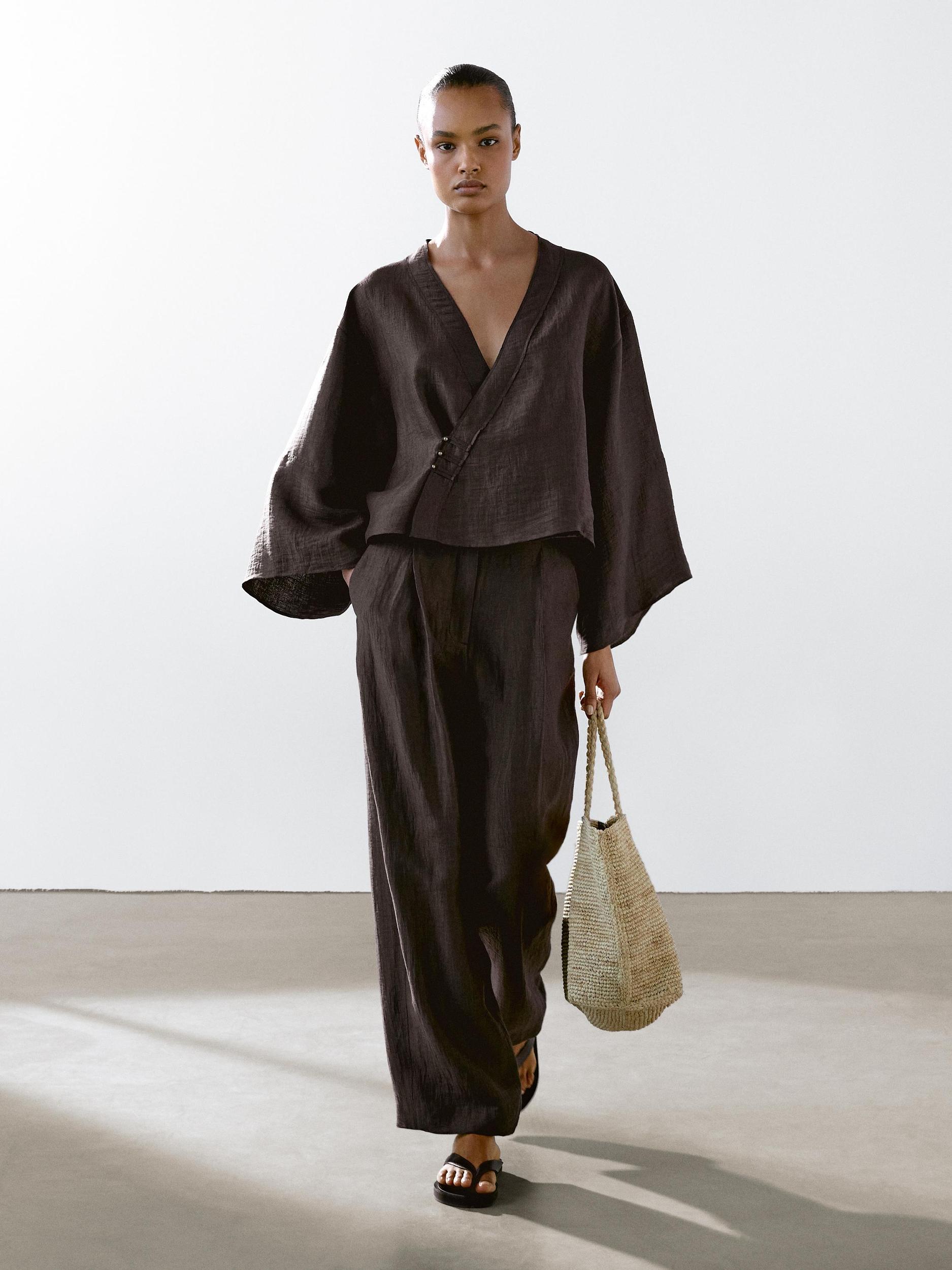 Flowing linen blend trousers with darts Product Image