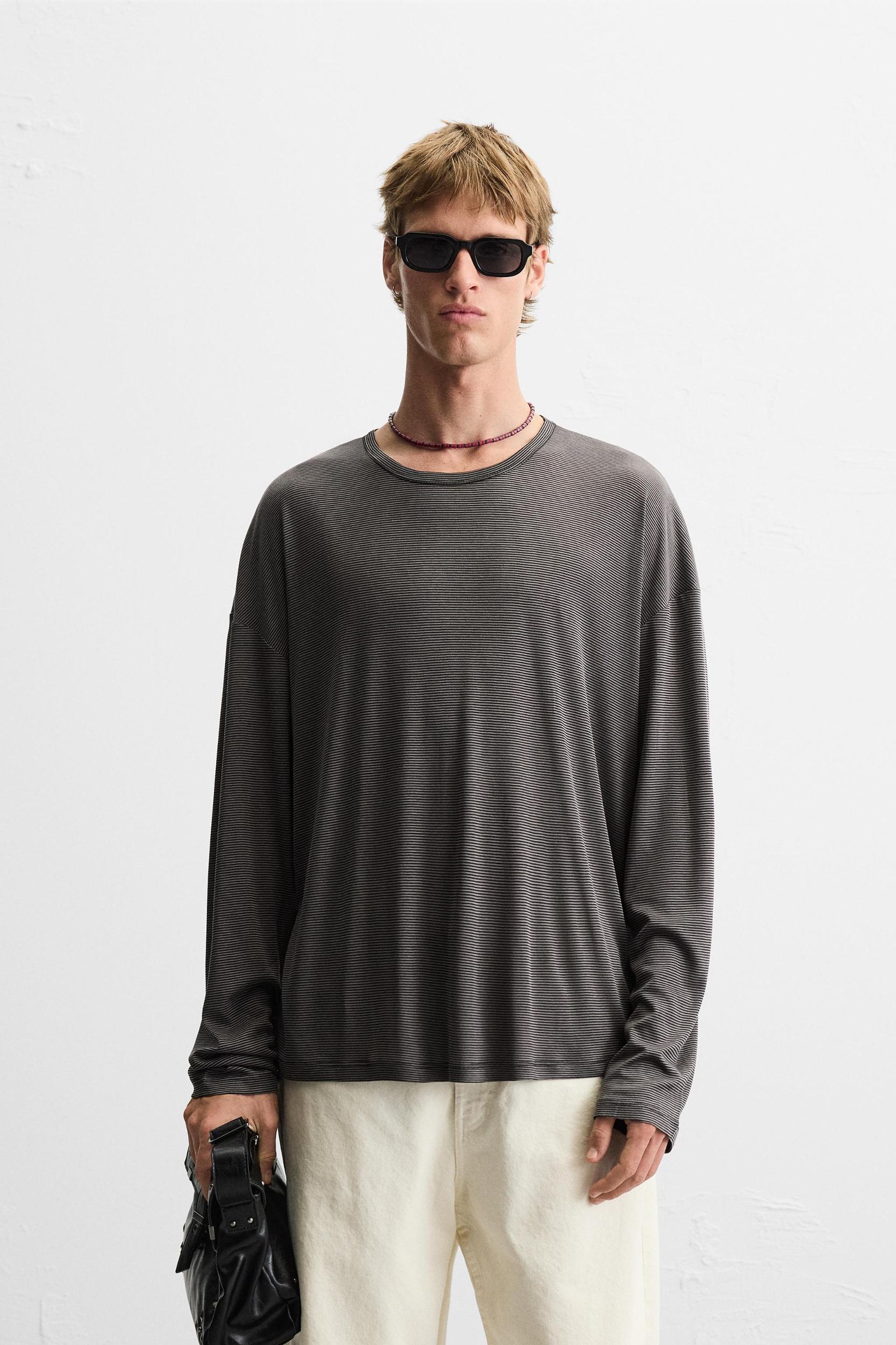 STRIPED T-SHIRT Product Image