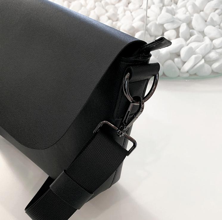 SMALL MESSENGER SHOULDER BAG Product Image