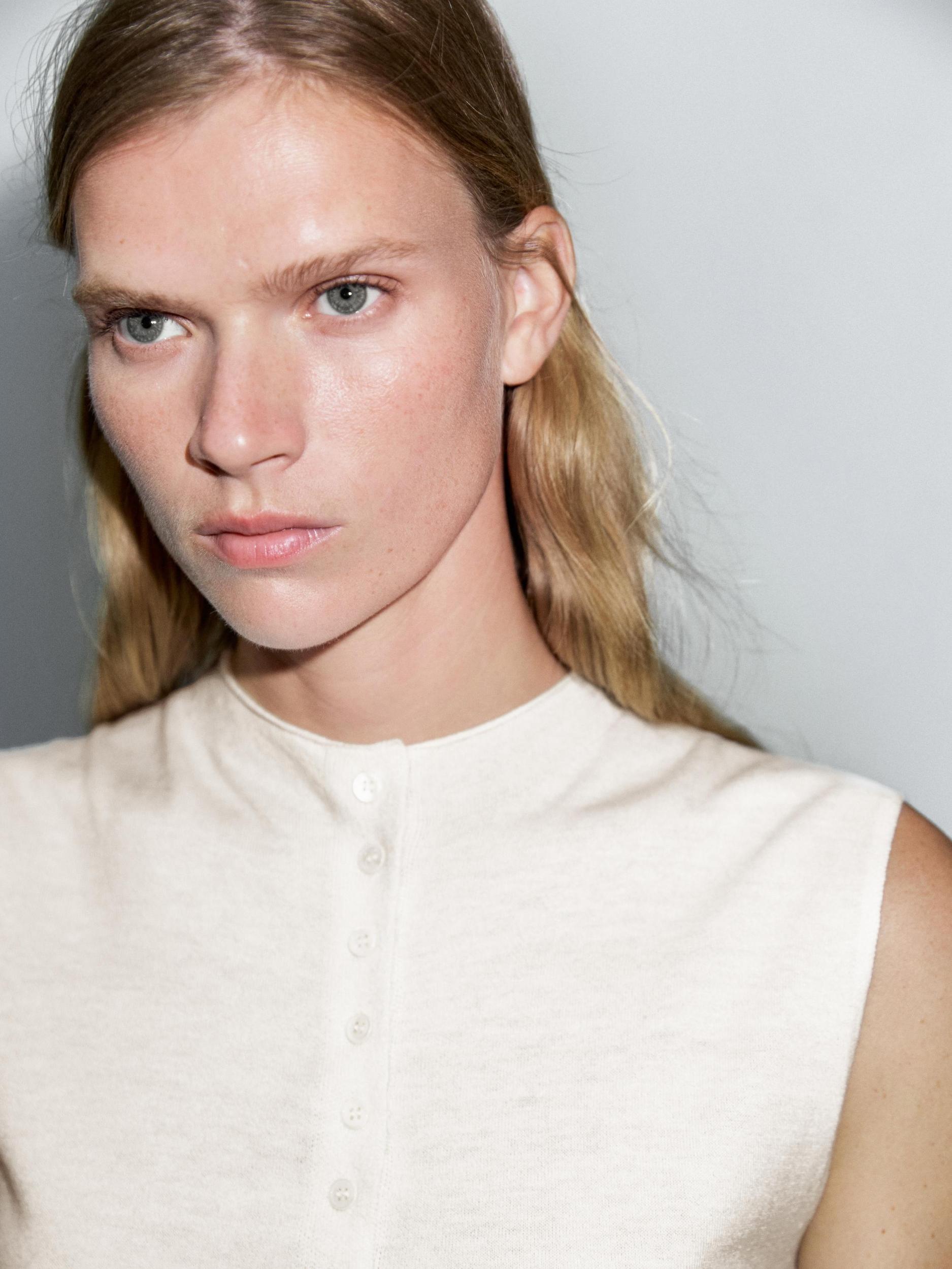 Cropped wool blend knit vest Product Image