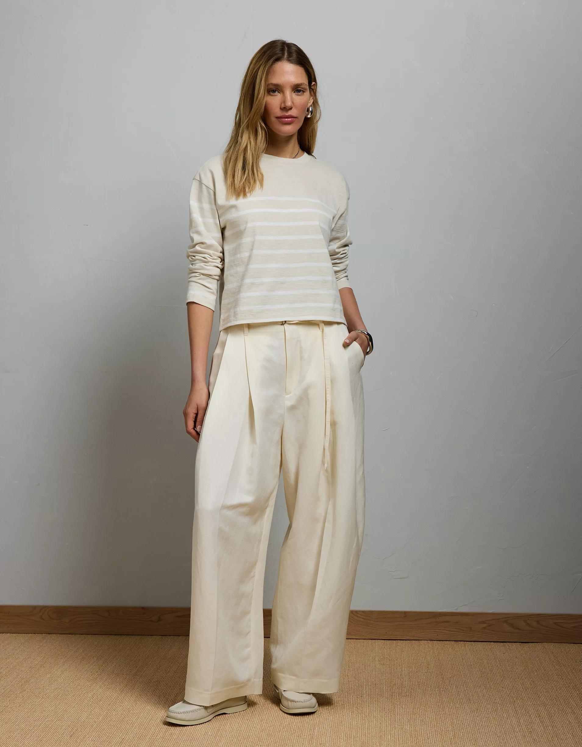 AE77 Premium Boxy Long-Sleeve T-Shirt Product Image