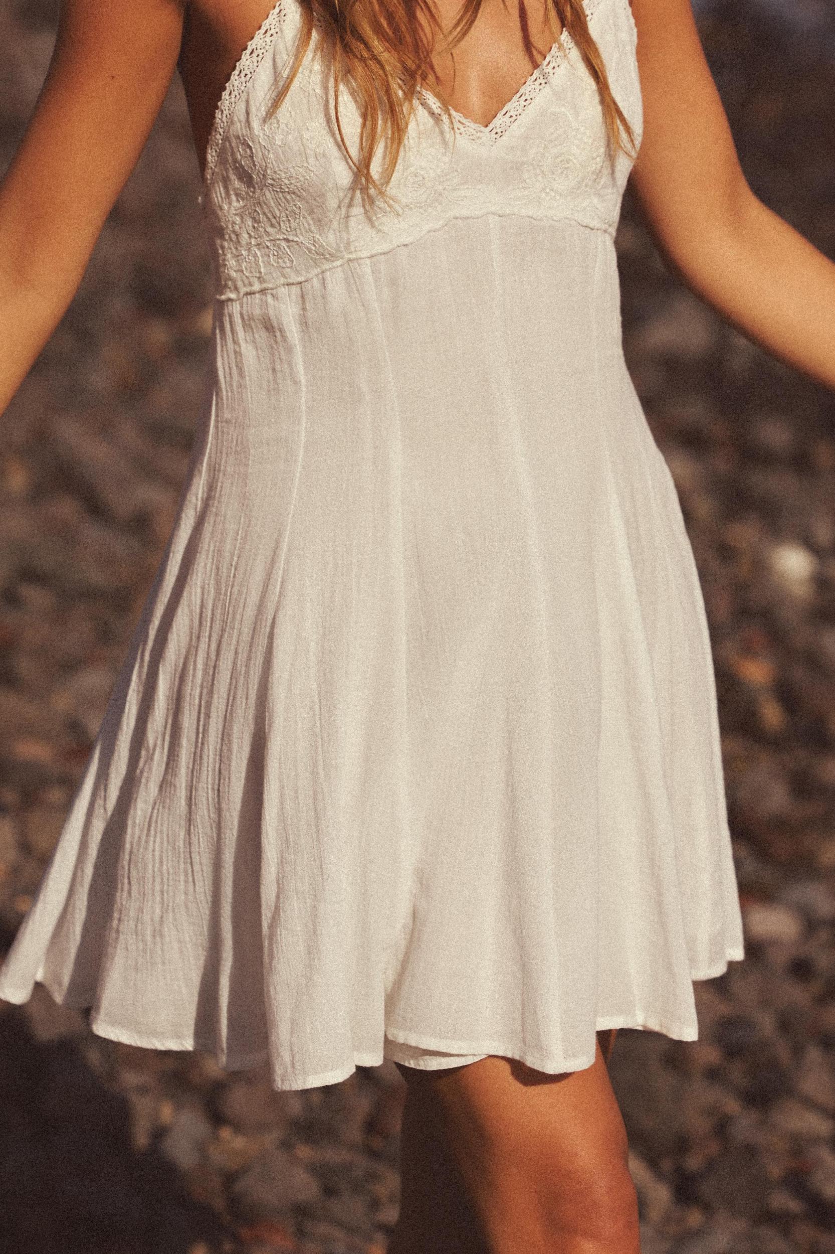 SHORT EMBROIDERED DRESS Product Image