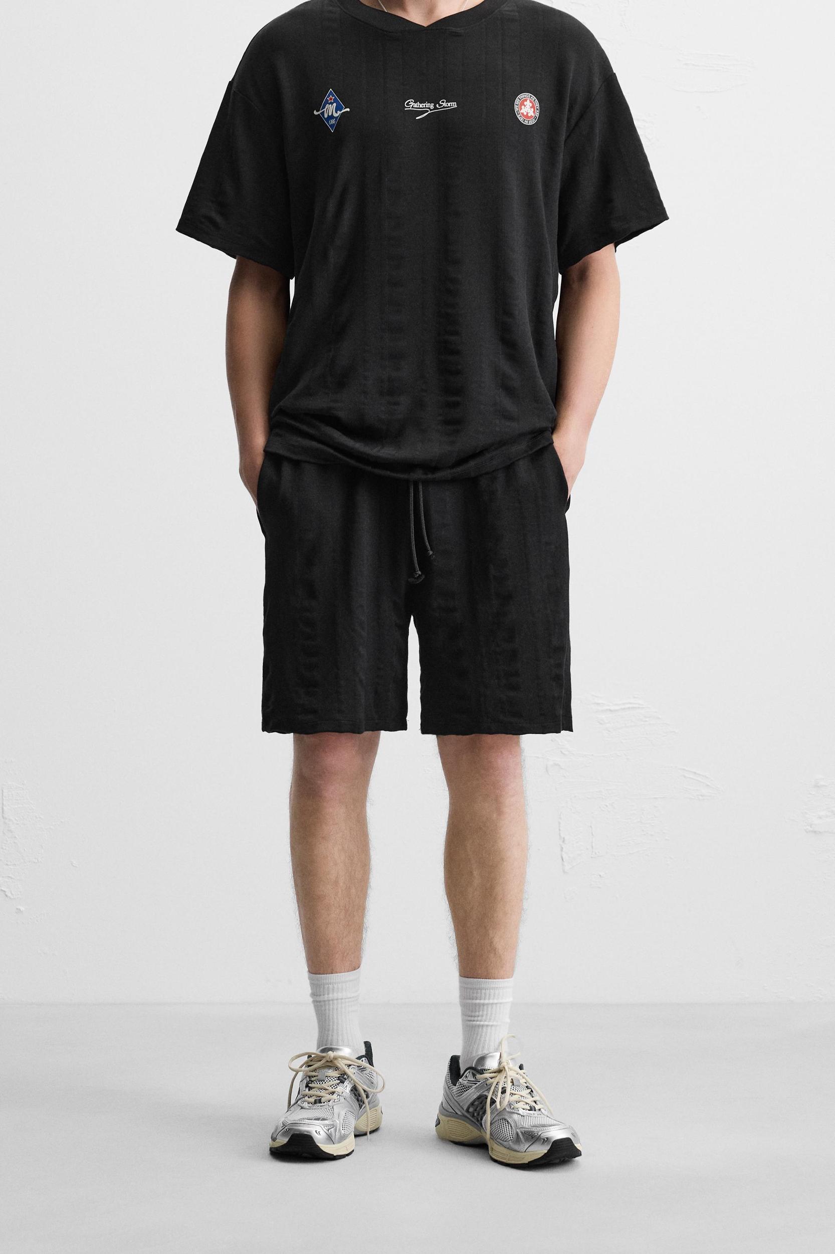 TEXTURED JOGGER SHORTS Product Image
