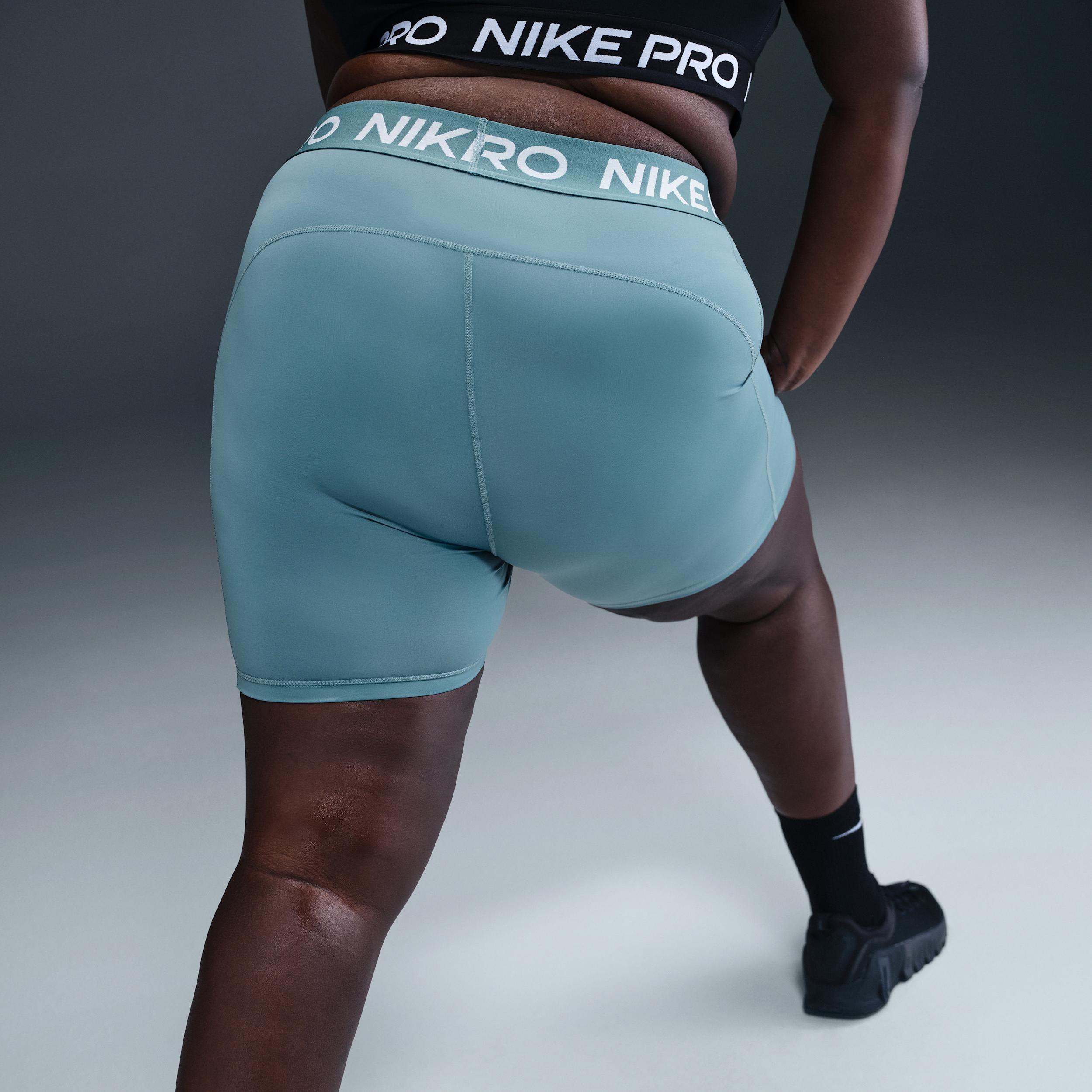 Women's Nike Pro 365 5" Shorts (Plus Size) Product Image