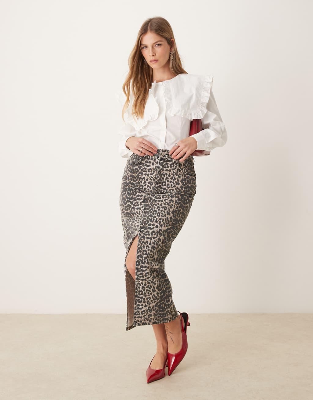 Ghospell oversized collar blouse in white Product Image