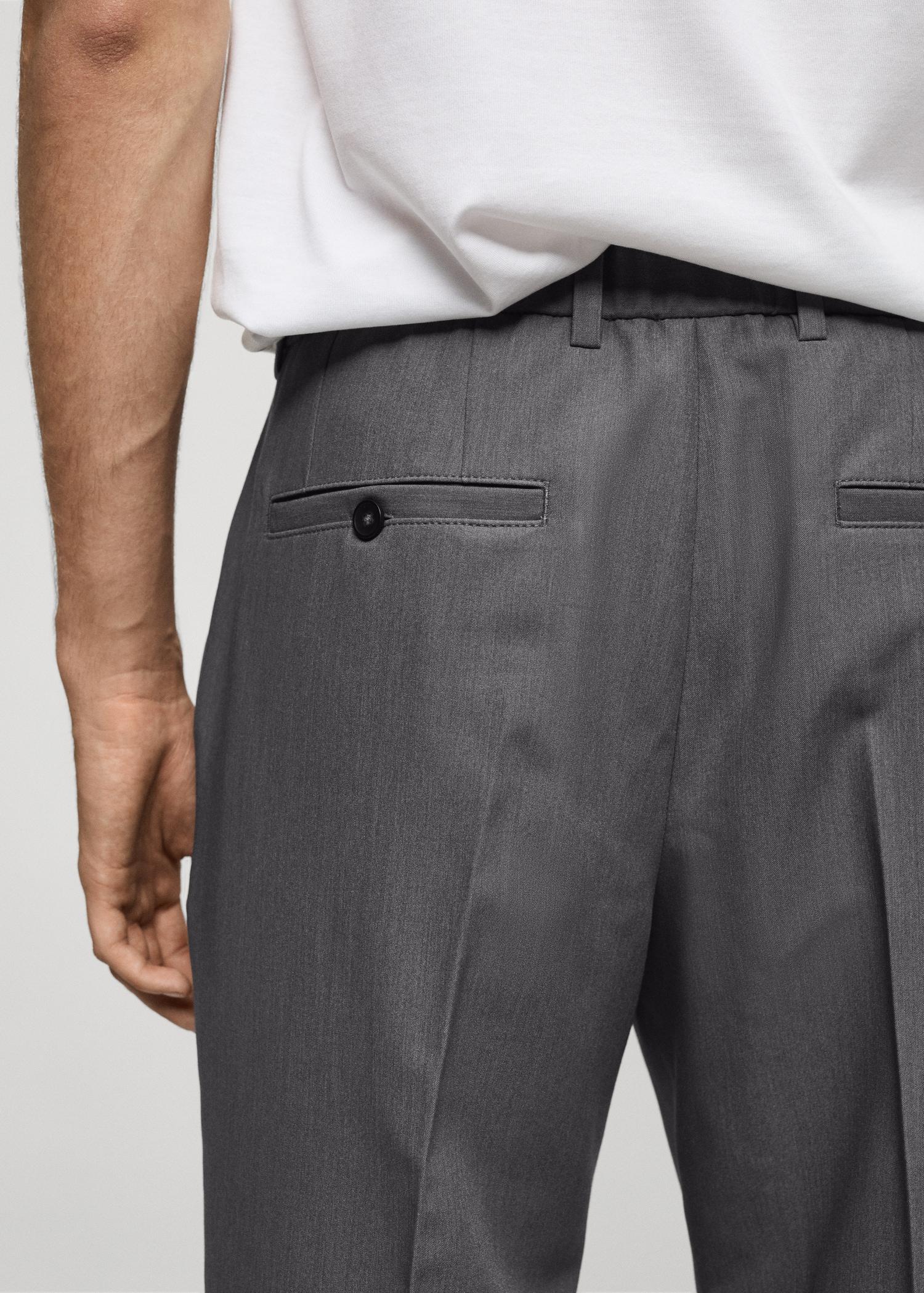 Regular-fit pleated flowy pants - Men | MANGO USA Product Image