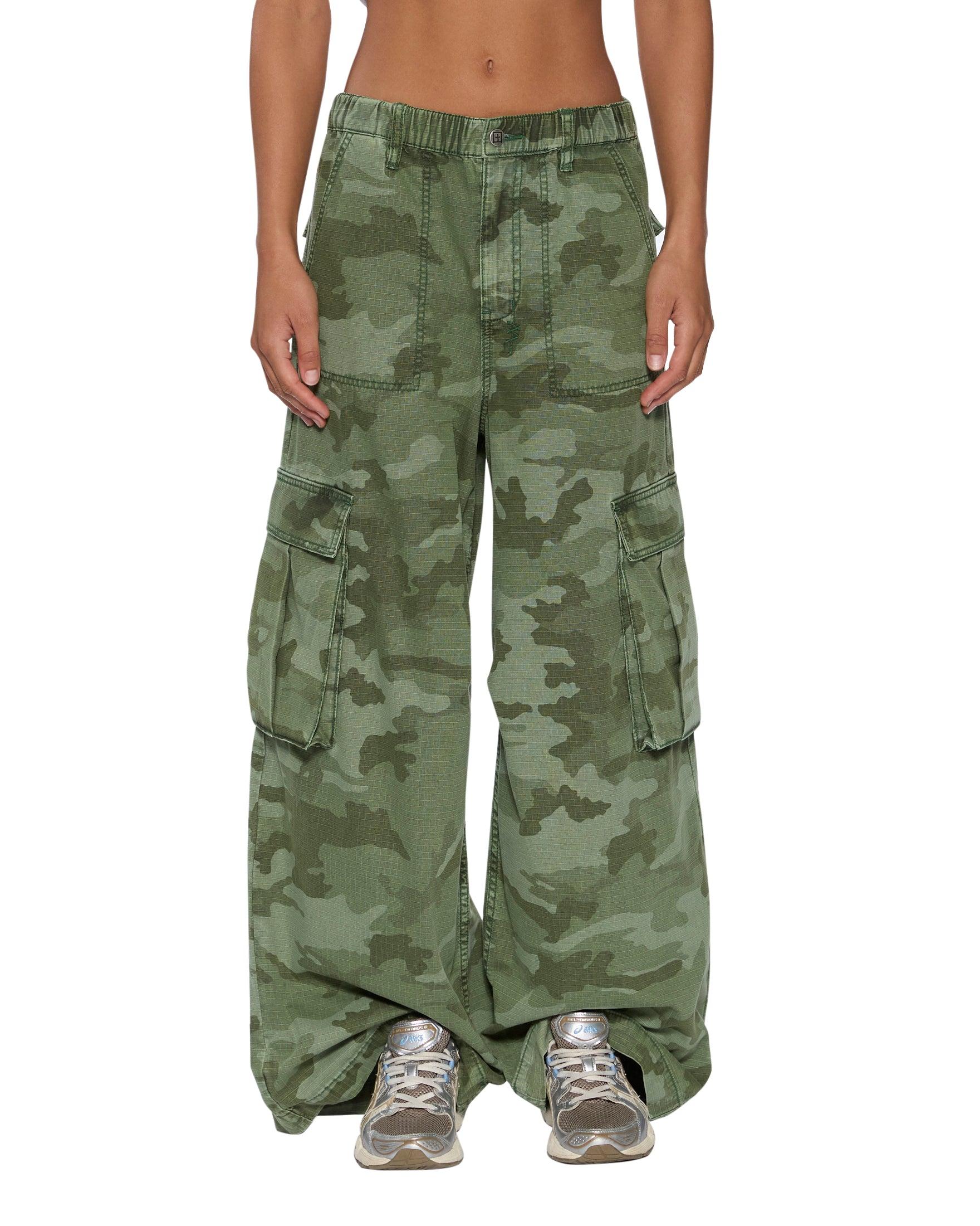 KSUPER CARGO PANT HASH CAMO Female Product Image