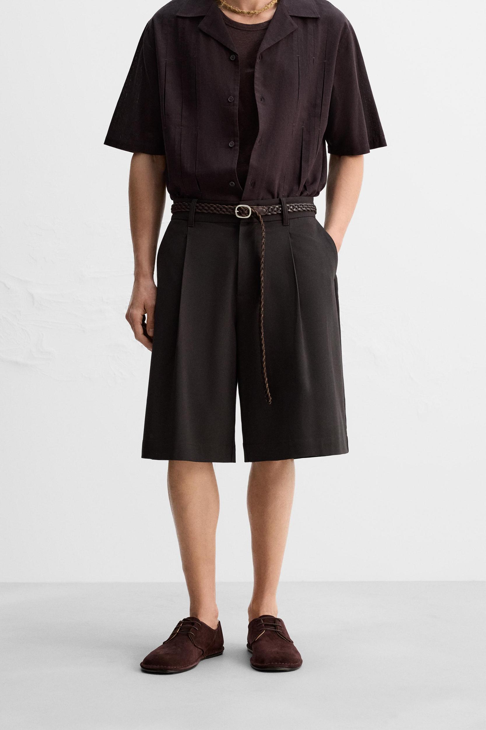 RELAXED FIT PLEATED SHORTS Product Image