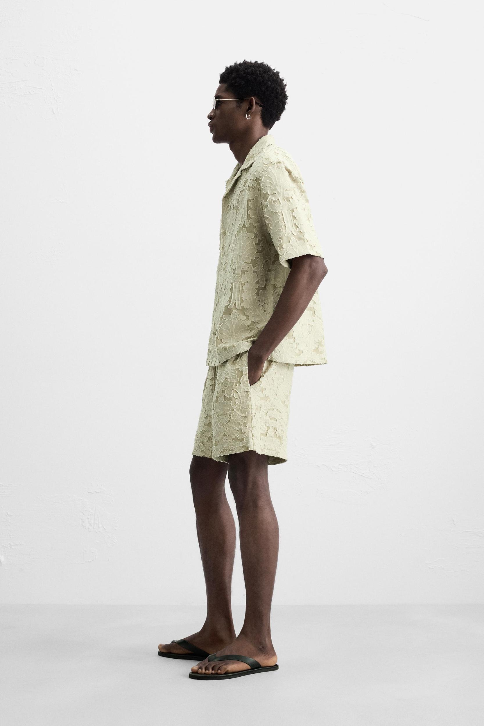 GEOMETRIC JACQUARD SHORTS Product Image