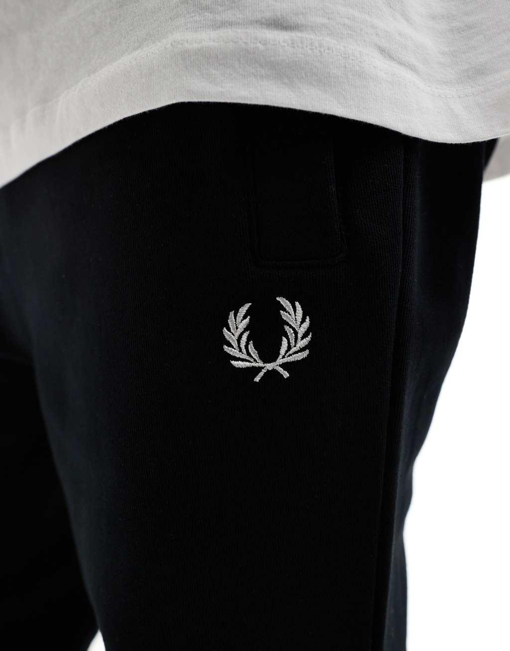 Fred Perry loopback sweatpants in black Product Image