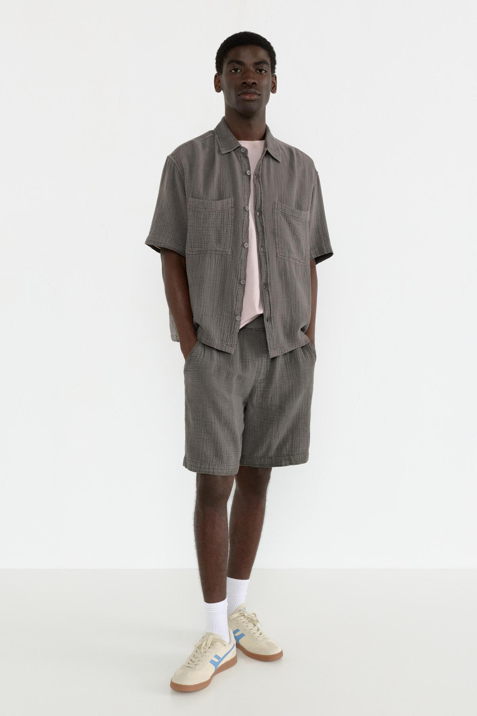 Short sleeve chiffon shirt Product Image