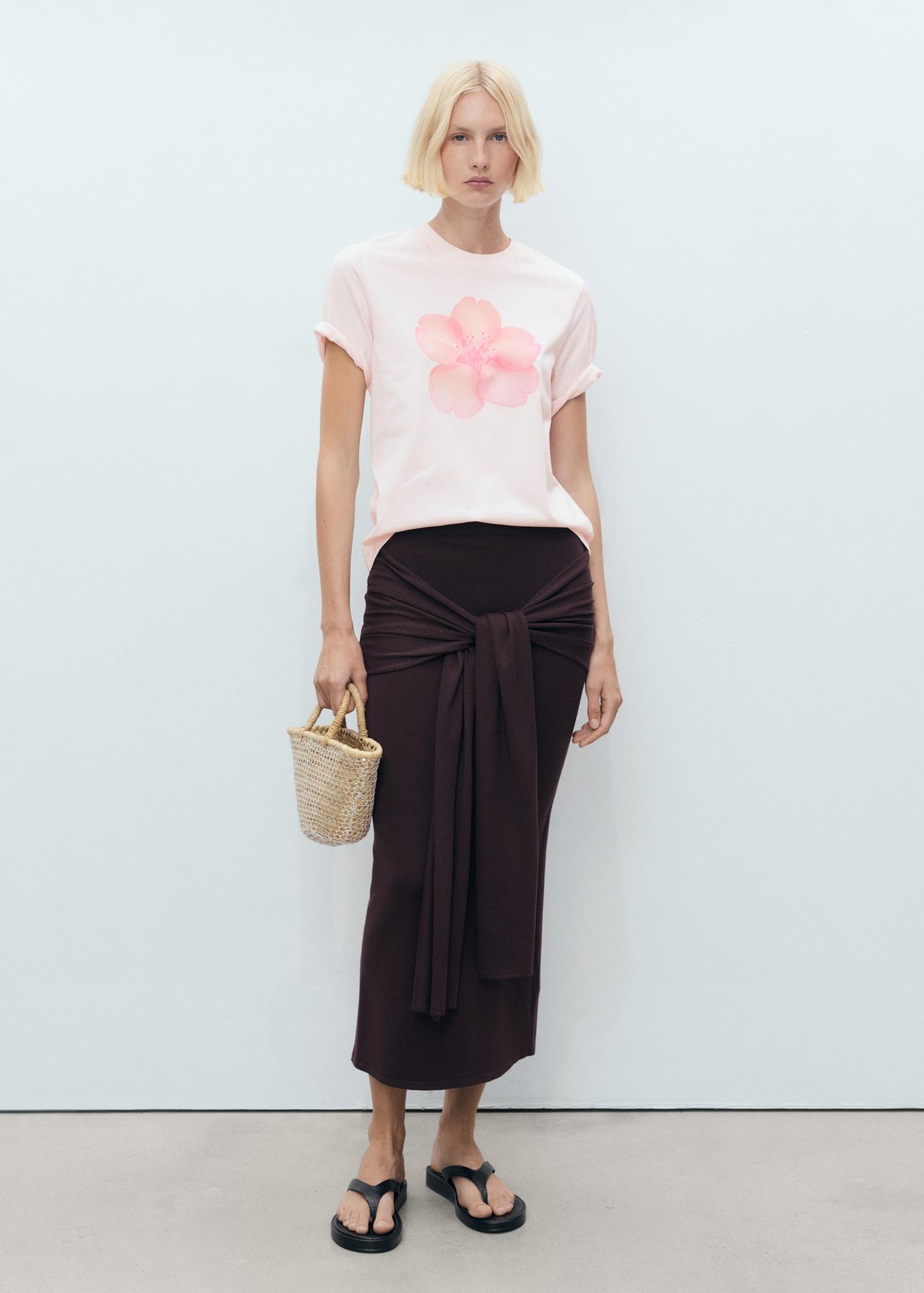 Floral print T-shirt - Women | MANGO USA Product Image