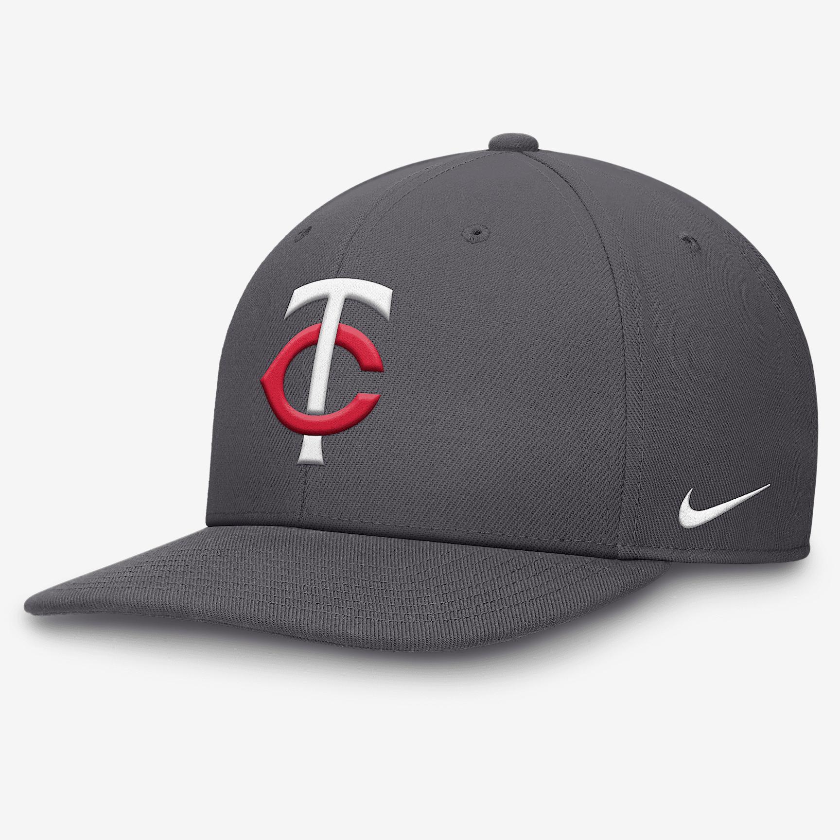 Minnesota Twins Pro Men's Nike Dri-FIT MLB Adjustable Hat Product Image
