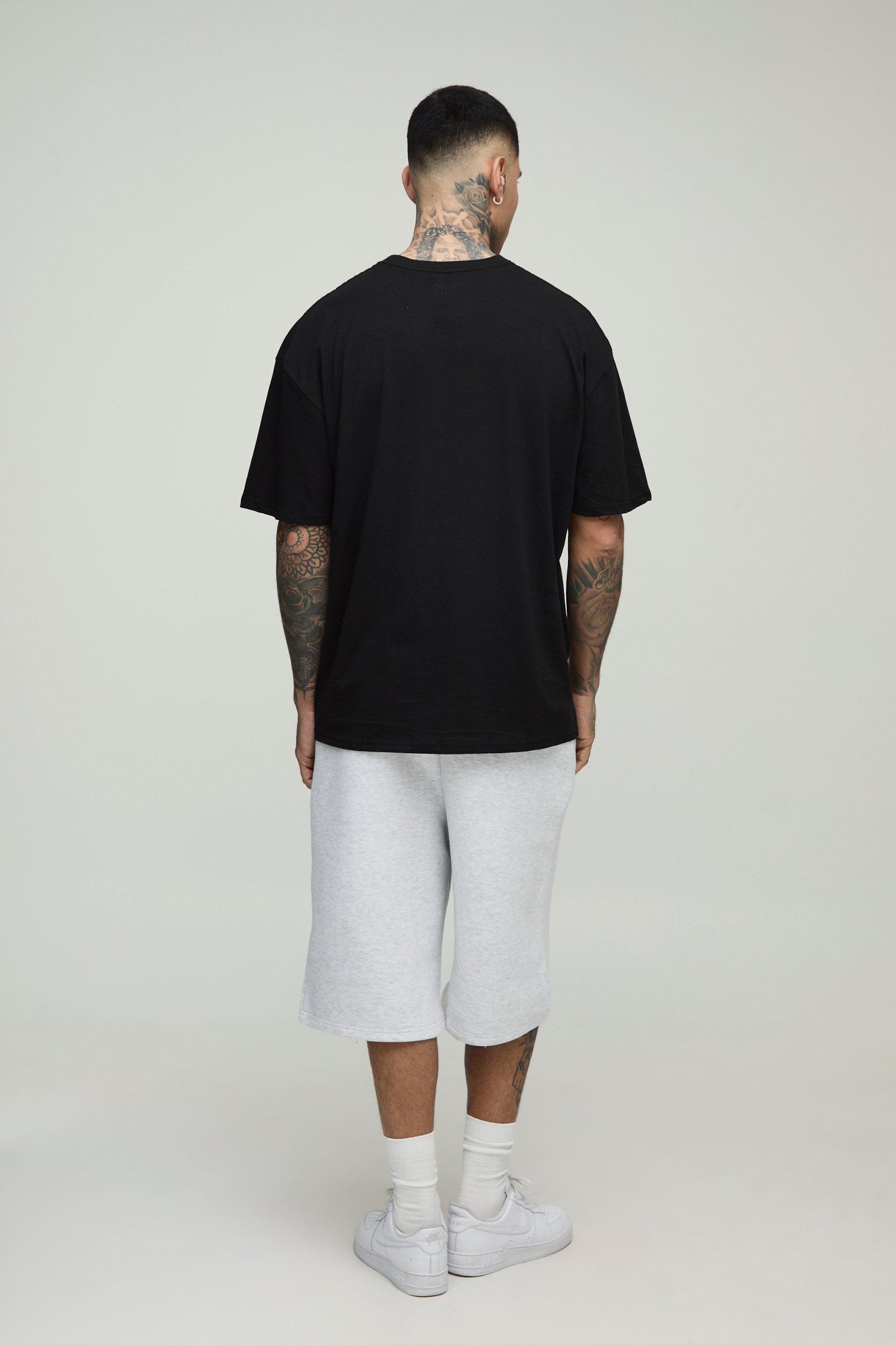 Tall Oversized Elvis Presley License Print T-Shirt | boohooMAN USA Product Image