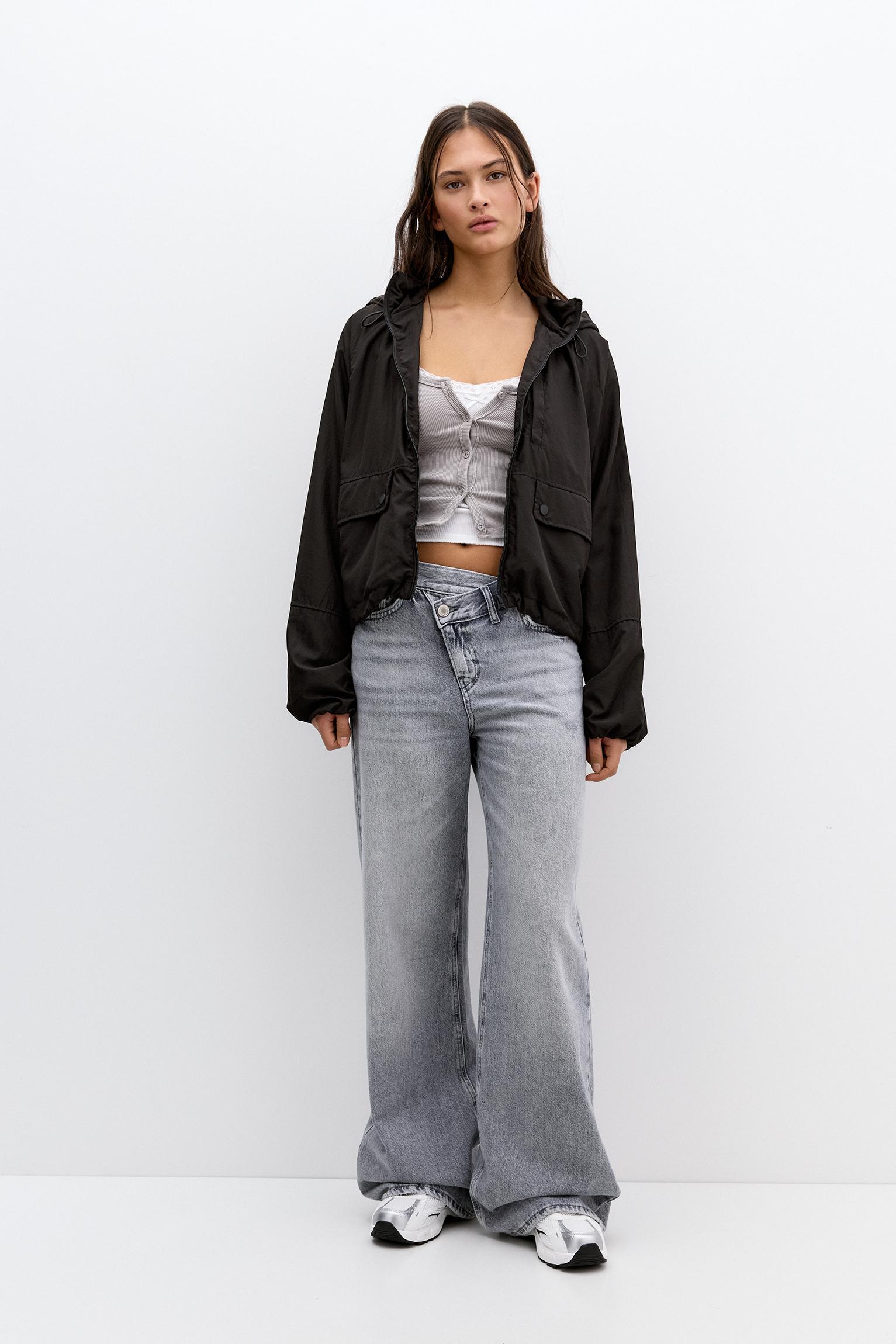 Short lightweight hooded jacket Product Image