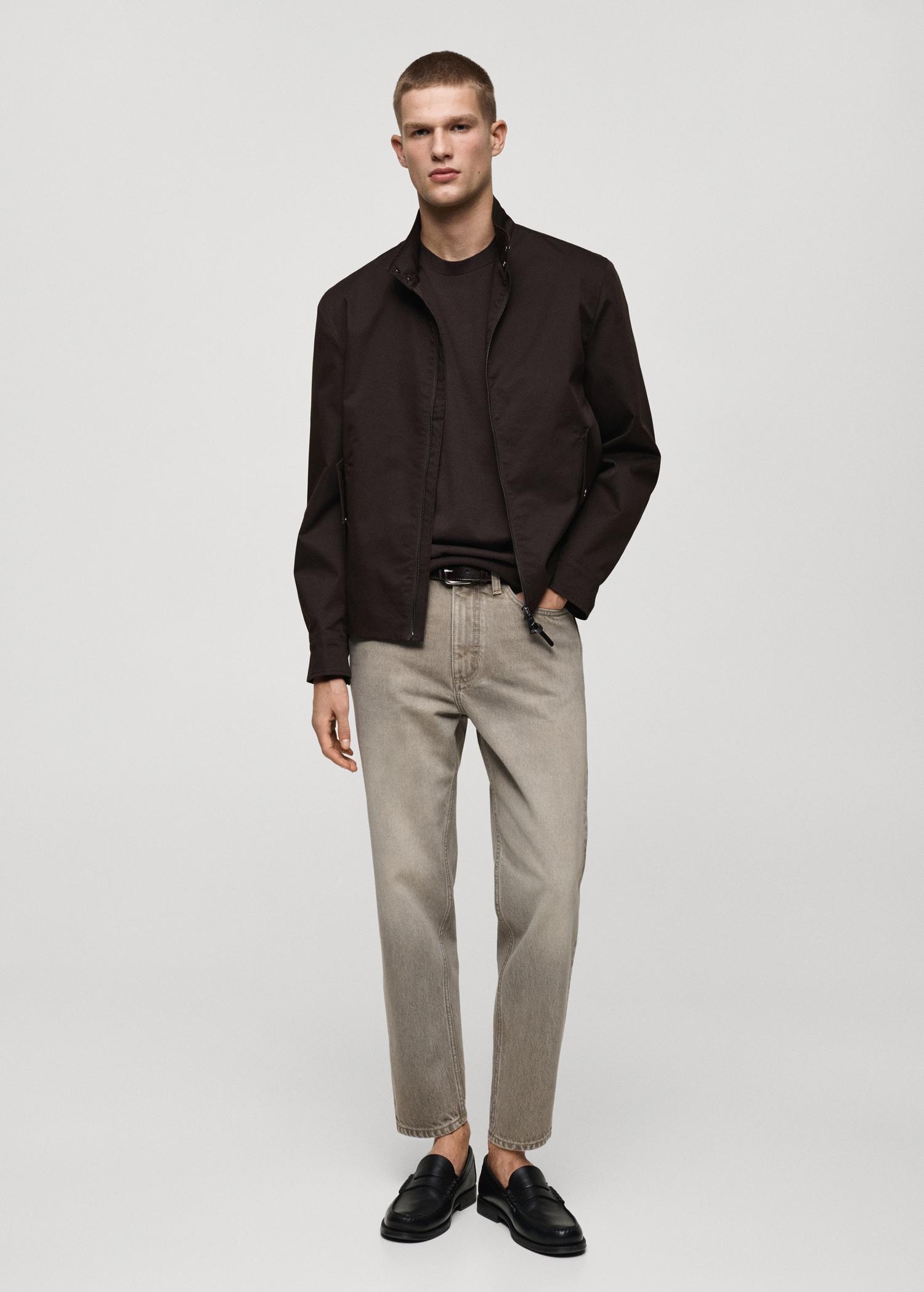 Cropped carrot-fit jeans - Men | MANGO USA Product Image