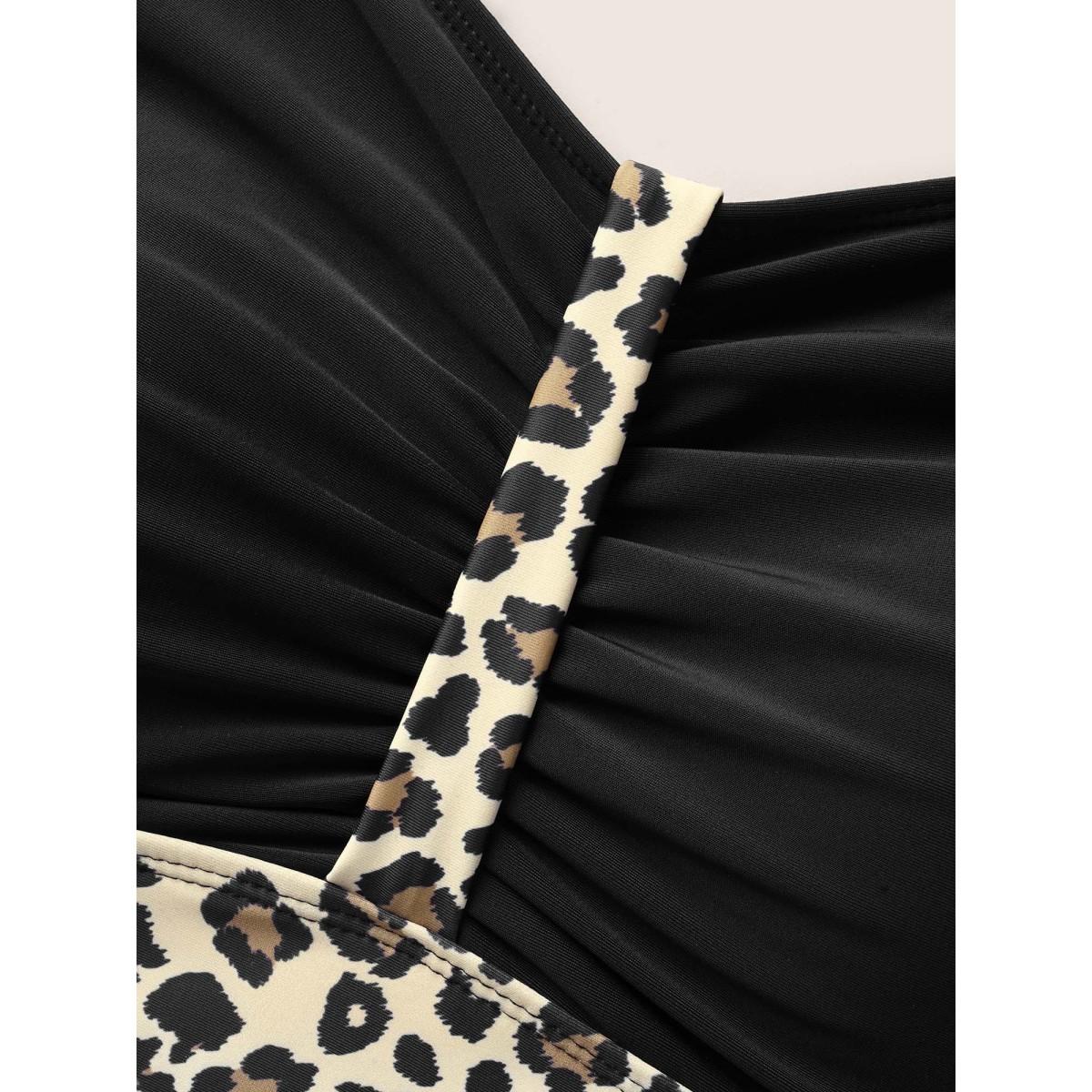 Plus Size Heart Neckline Leopard Print Patchwork Ruched Swim Top Women's Swimwear Black Beach Tucked seam High stretch Skinny Heart neckline Curve Swim Tops BloomChic 18-20/2X Product Image