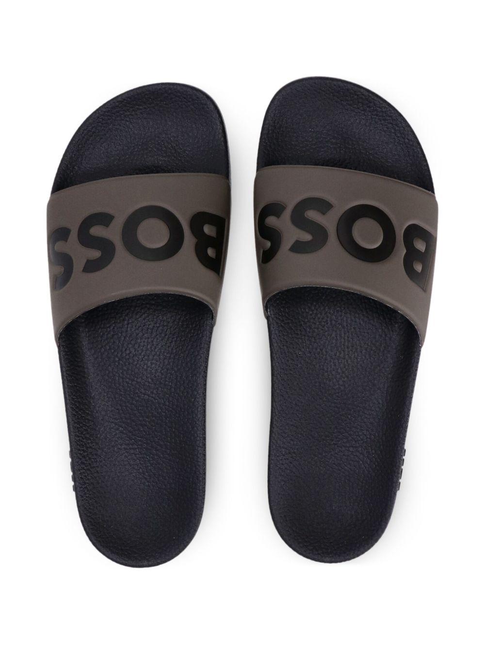 logo-debossed slides Product Image