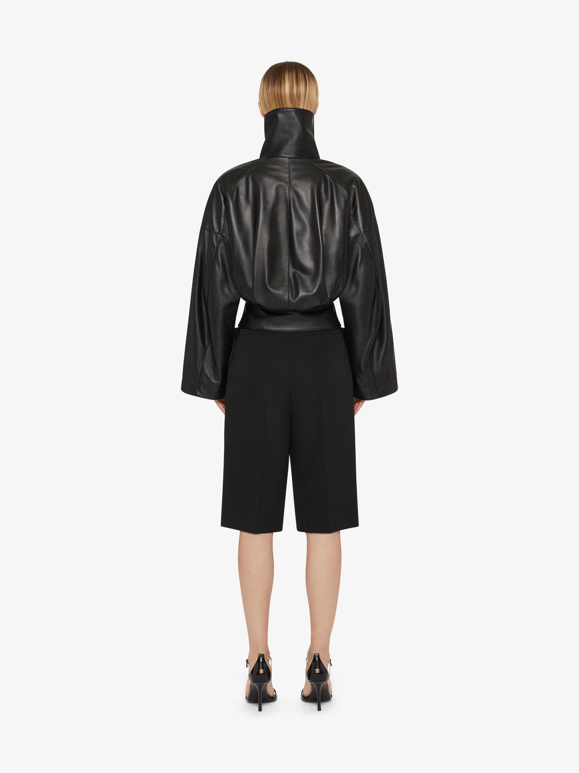 Bermuda shorts in wool Product Image