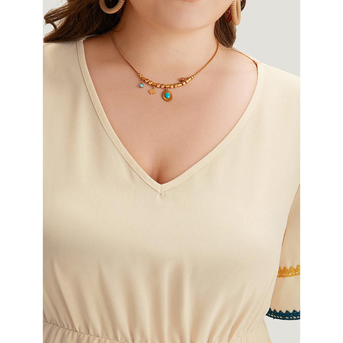 Plus Size Contrast Trim Pocket V Neck Gathered Dress Ivory Women Vacation Gathered V-neck Short sleeve Curvy Midi Dress BloomChic 26/4X Product Image