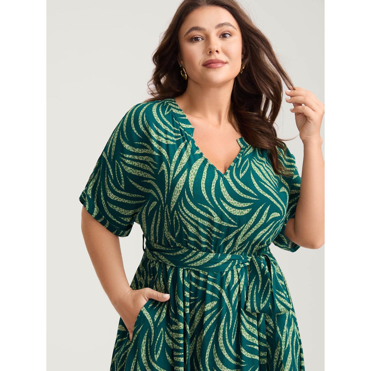 Plus Size Grassy Print Curvy Hem Pockets Midi Dress Teal Women Flat collar with V-notch Short sleeve Curvy BloomChic 28/5X Product Image