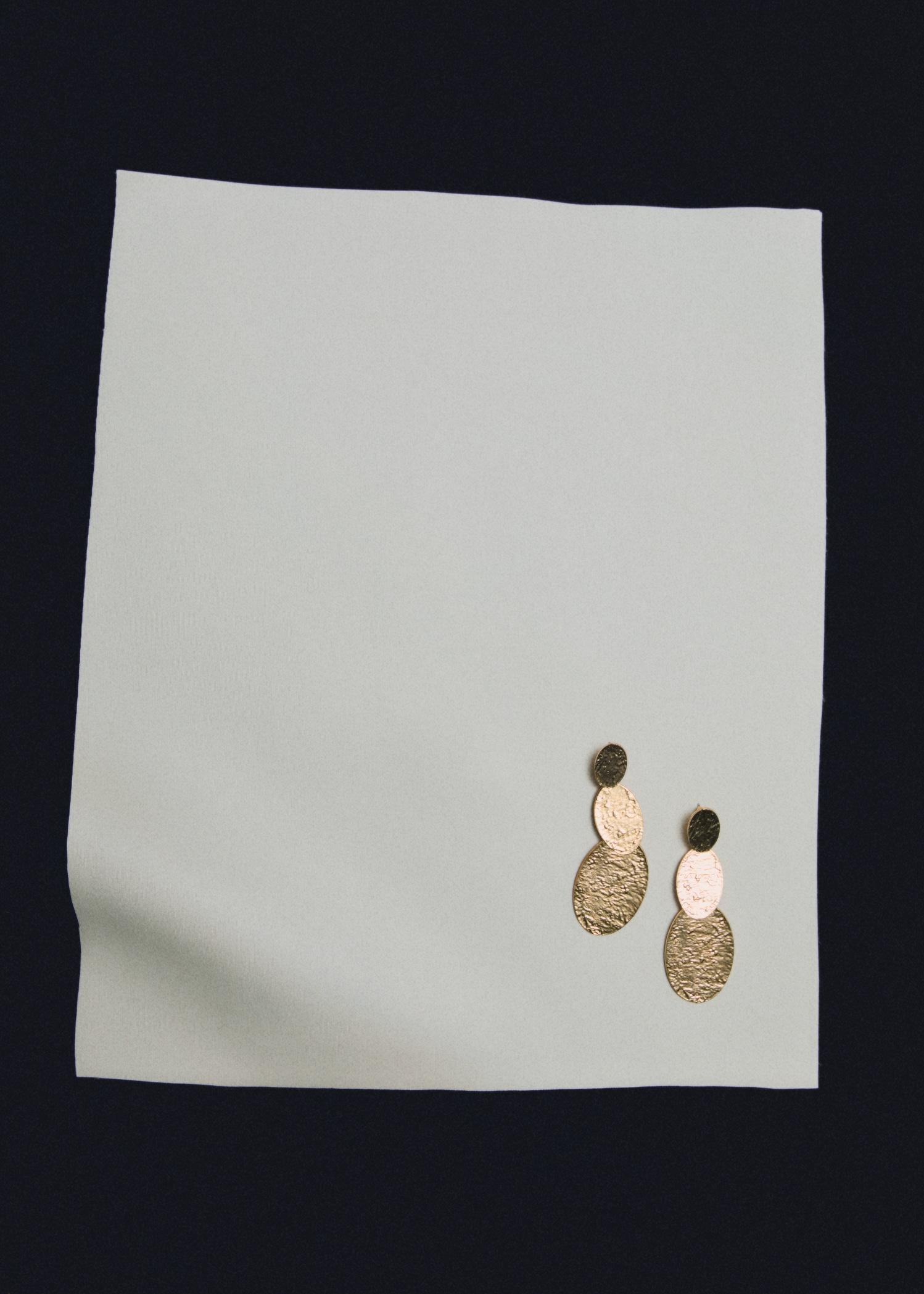 Long textured earrings - Women | MANGO USA Product Image