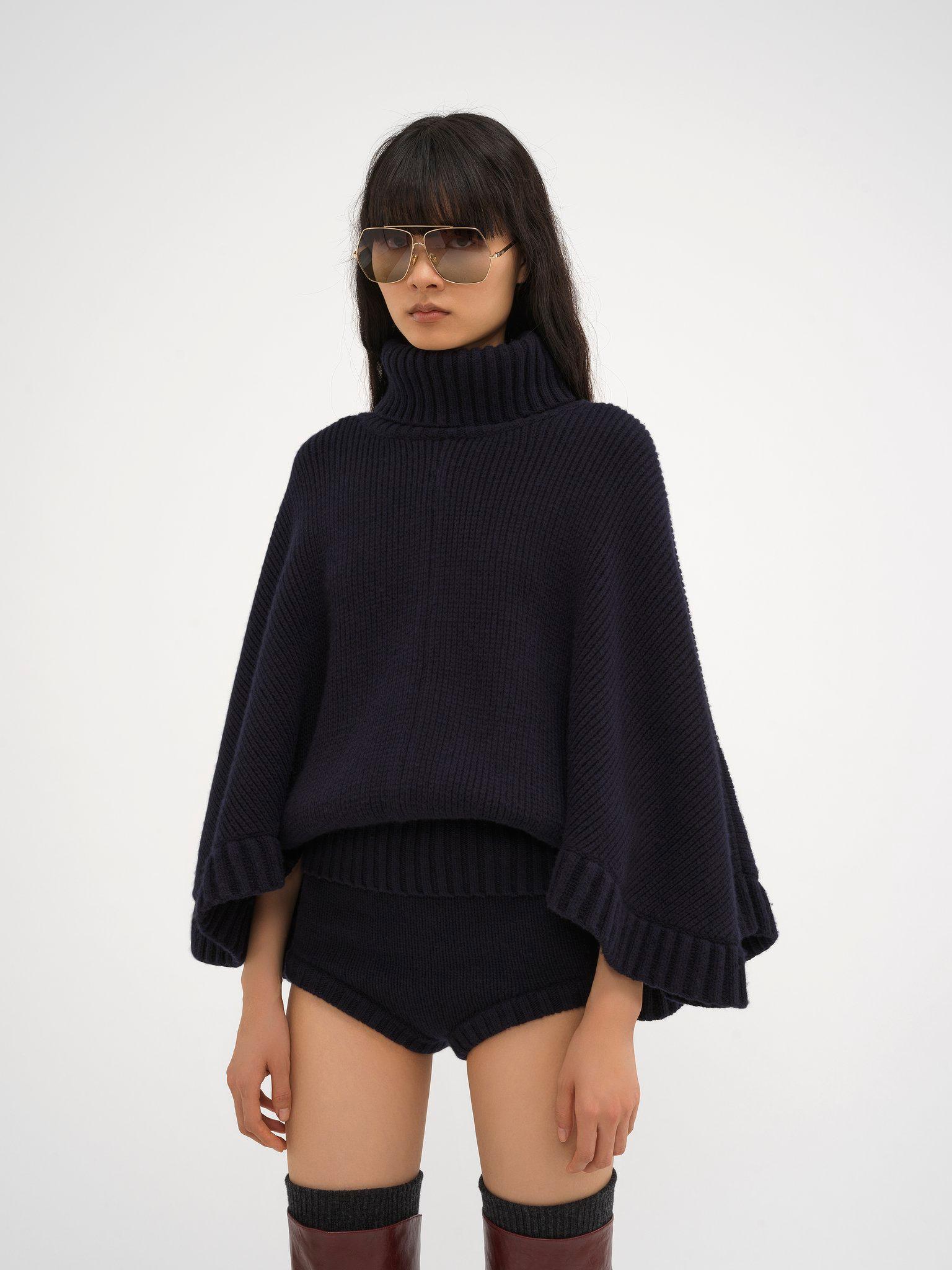 Short turtleneck cape Product Image
