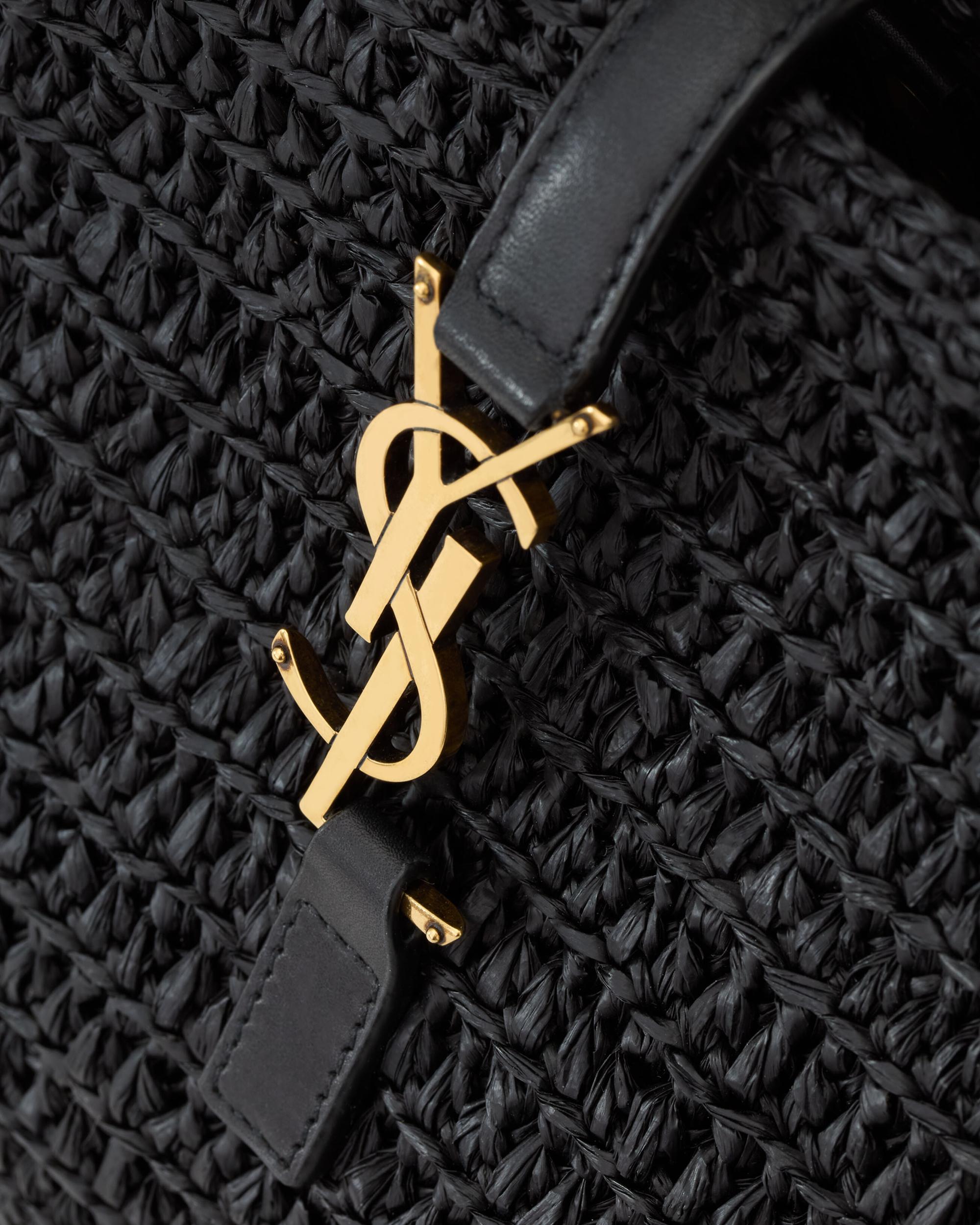 LE 5 À 7 supple small in raffia and leather Product Image