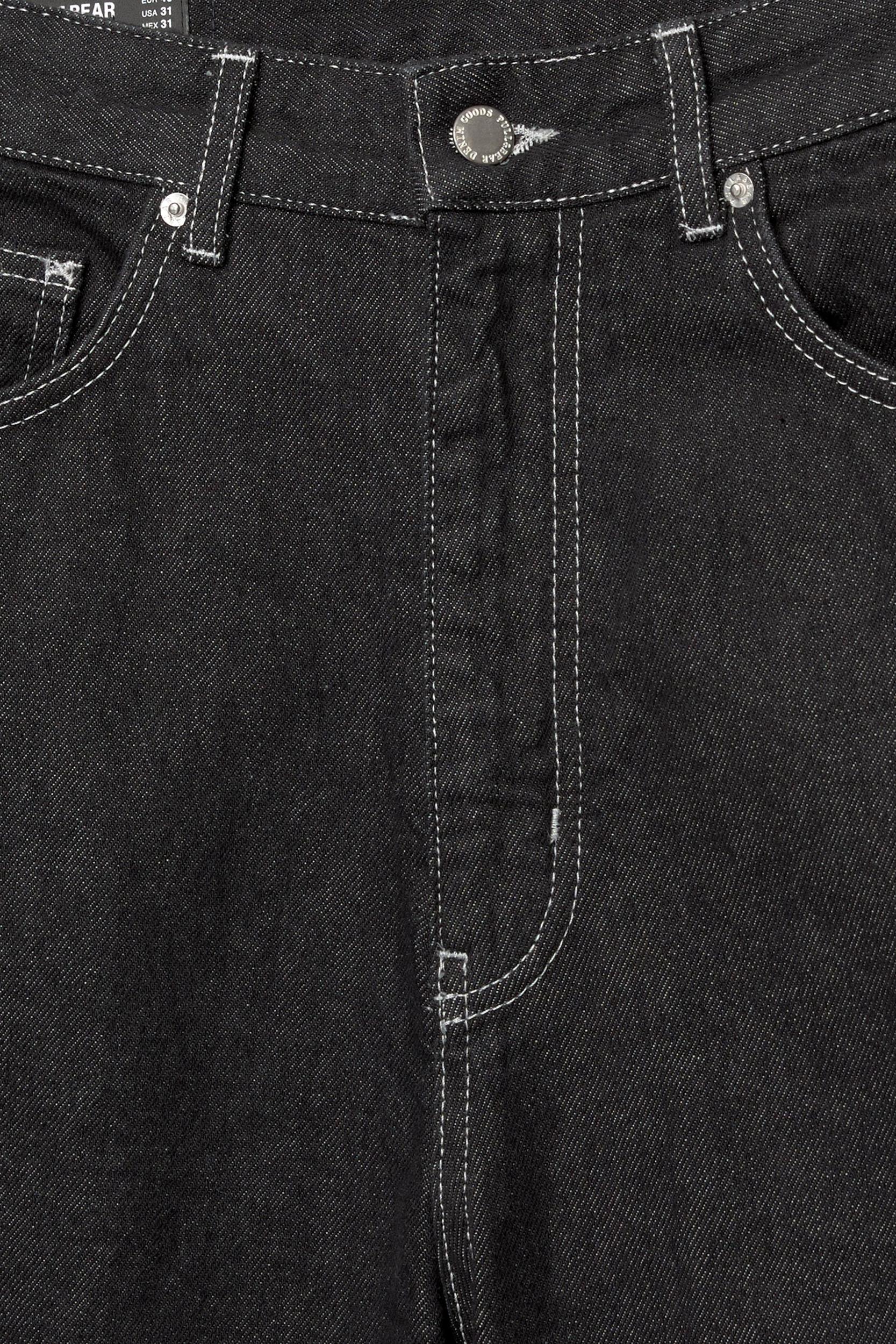 Black skater Bermuda shorts Product Image