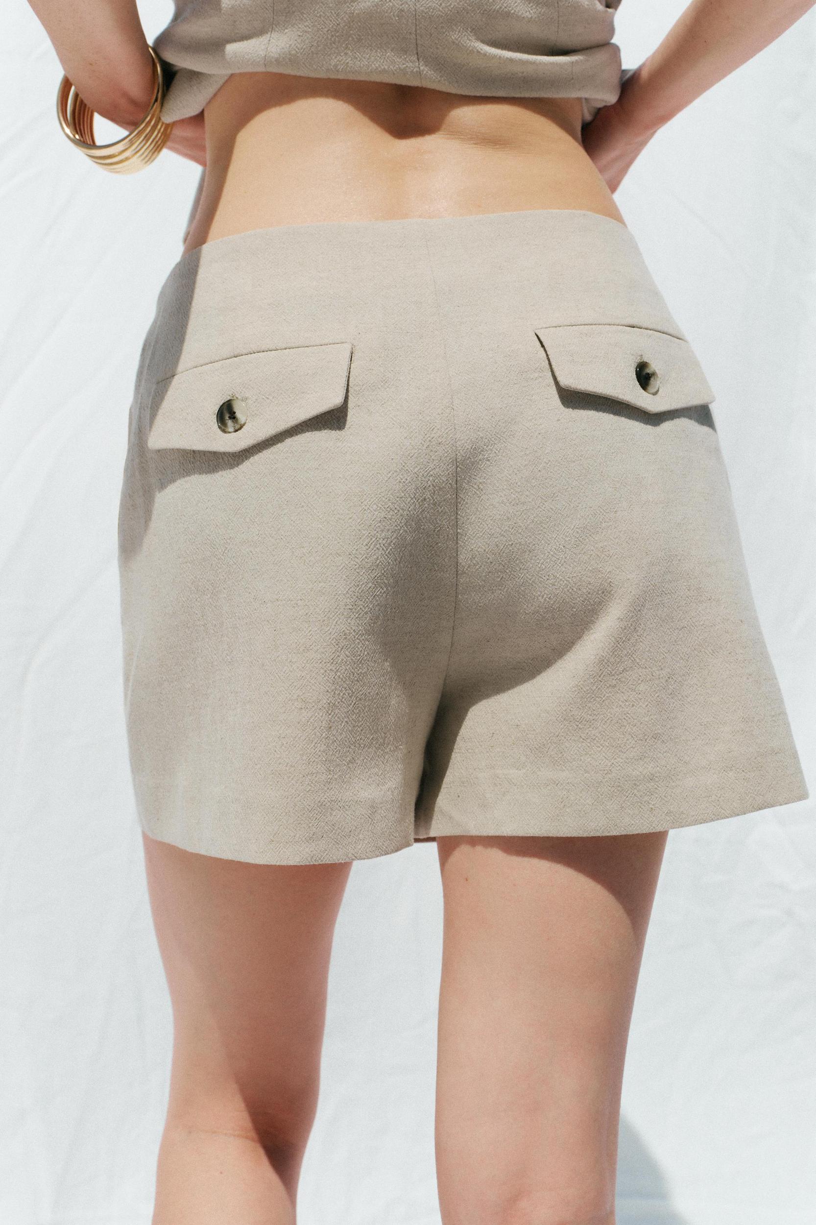 HIGH-WAISTED SEAM SHORTS Product Image