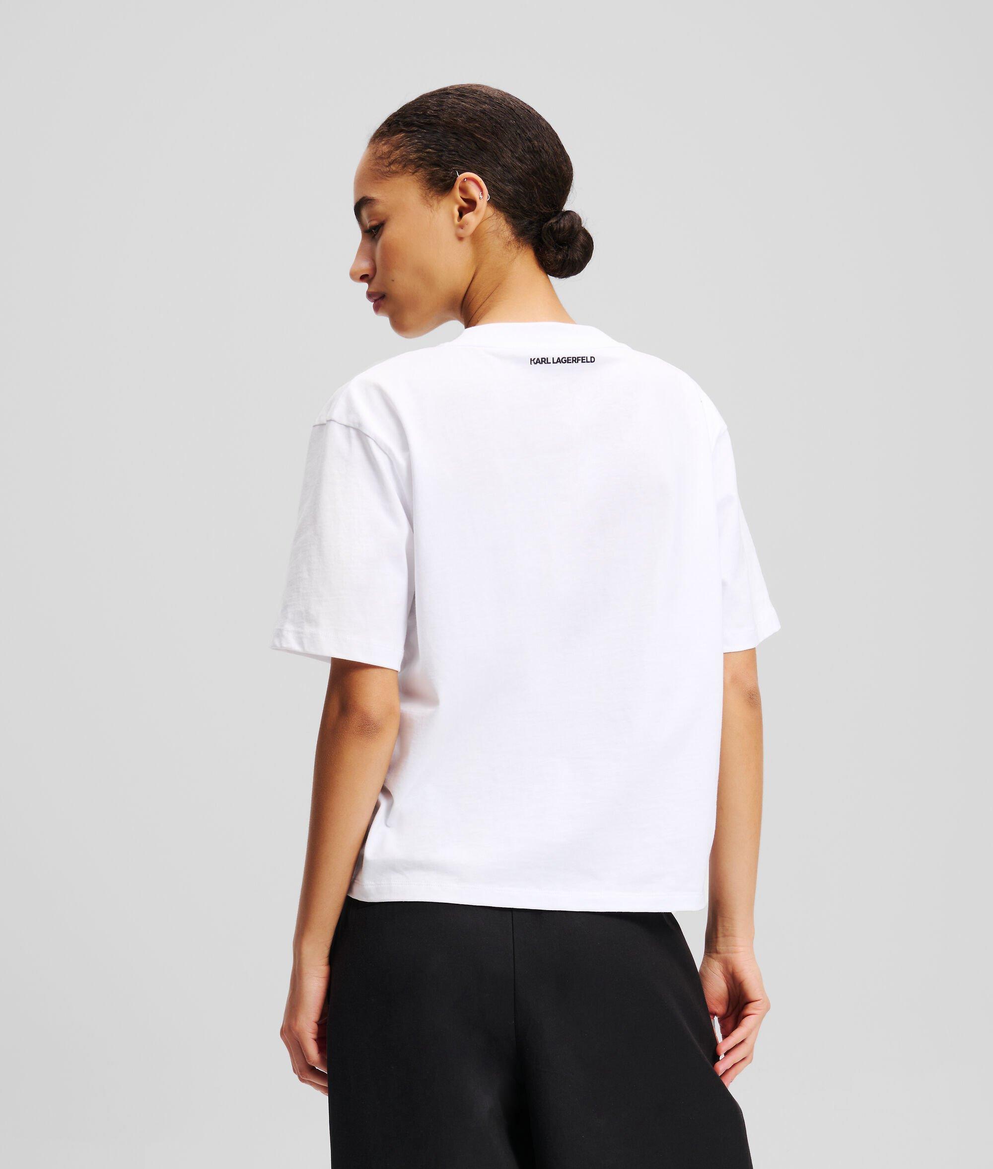 SIGNATURE V-NECK T-SHIRT Product Image