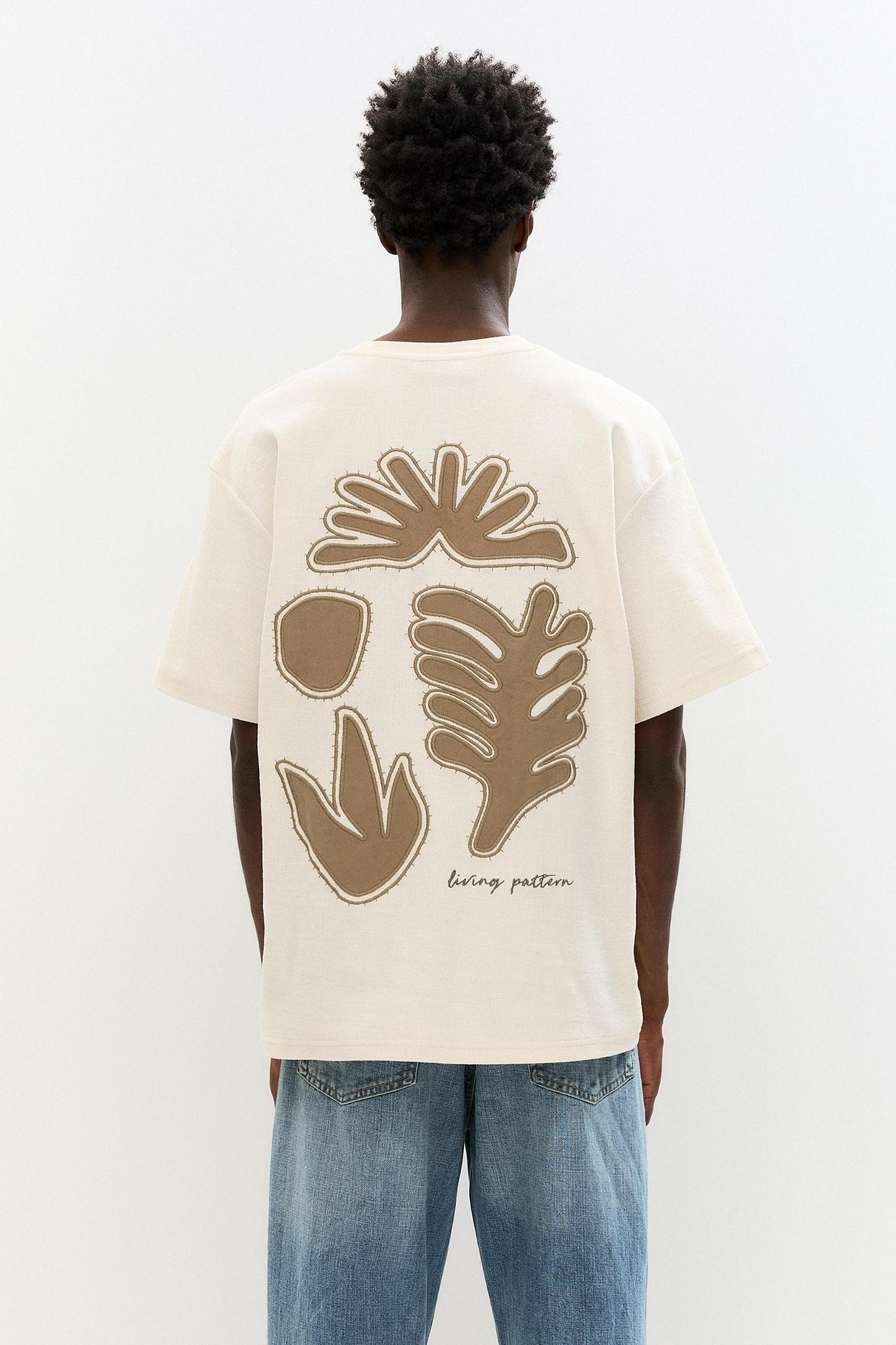 T-shirt with embroidered plants Product Image