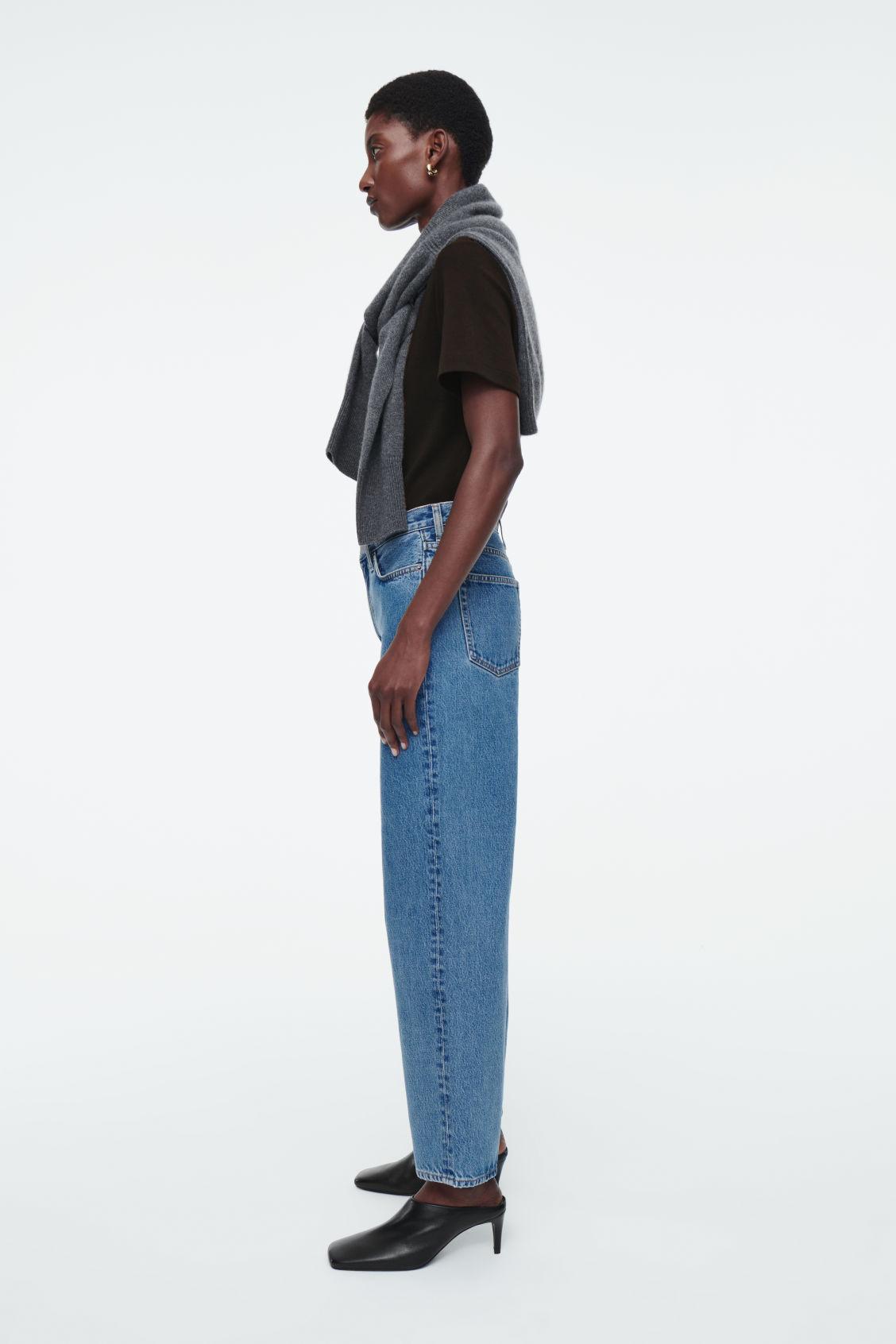 ARCH TAPERED JEANS Product Image