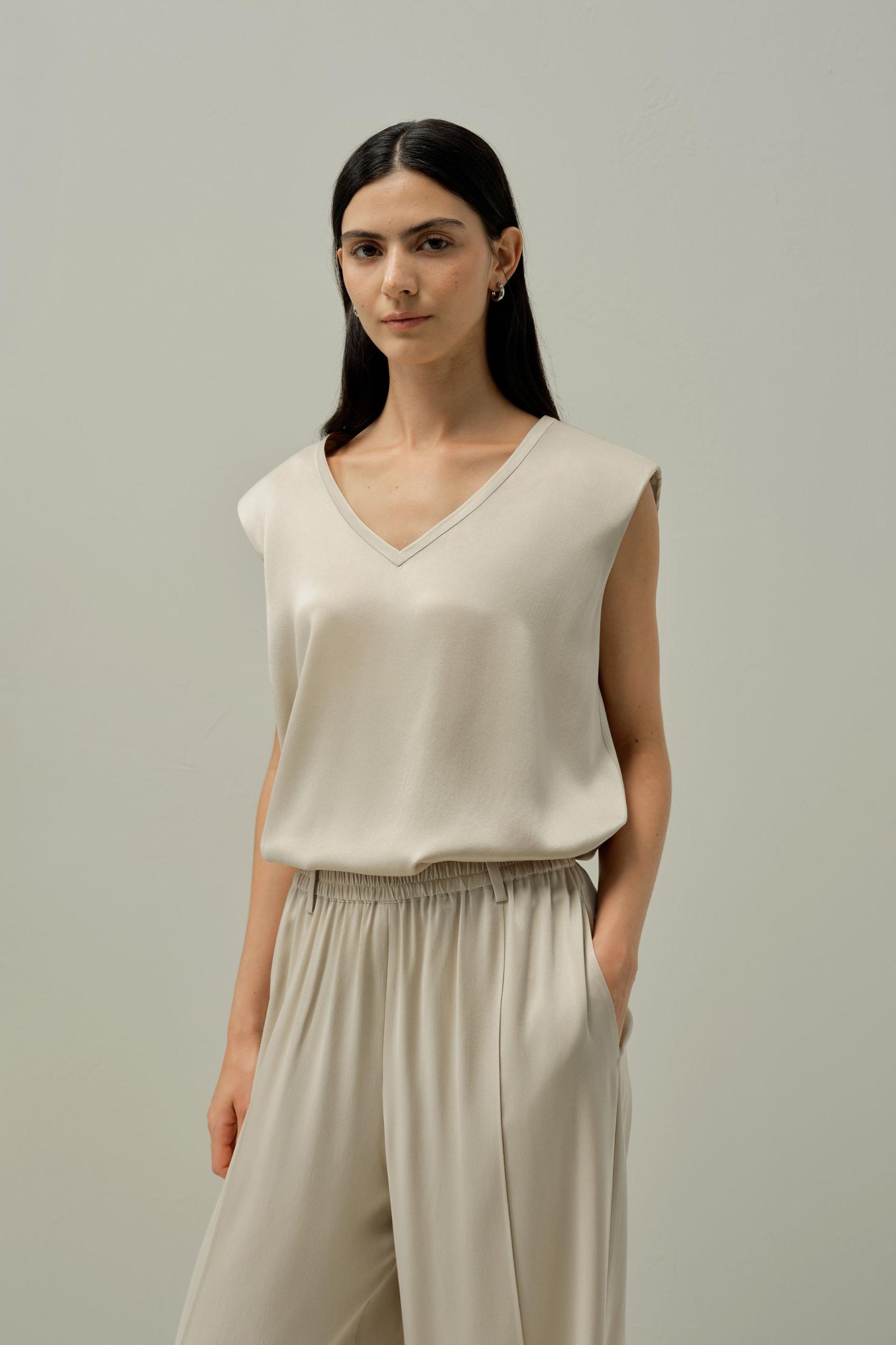 LILYSILK x Melissa Murrell Silk Suede Sleeveless V Neck Top Product Image