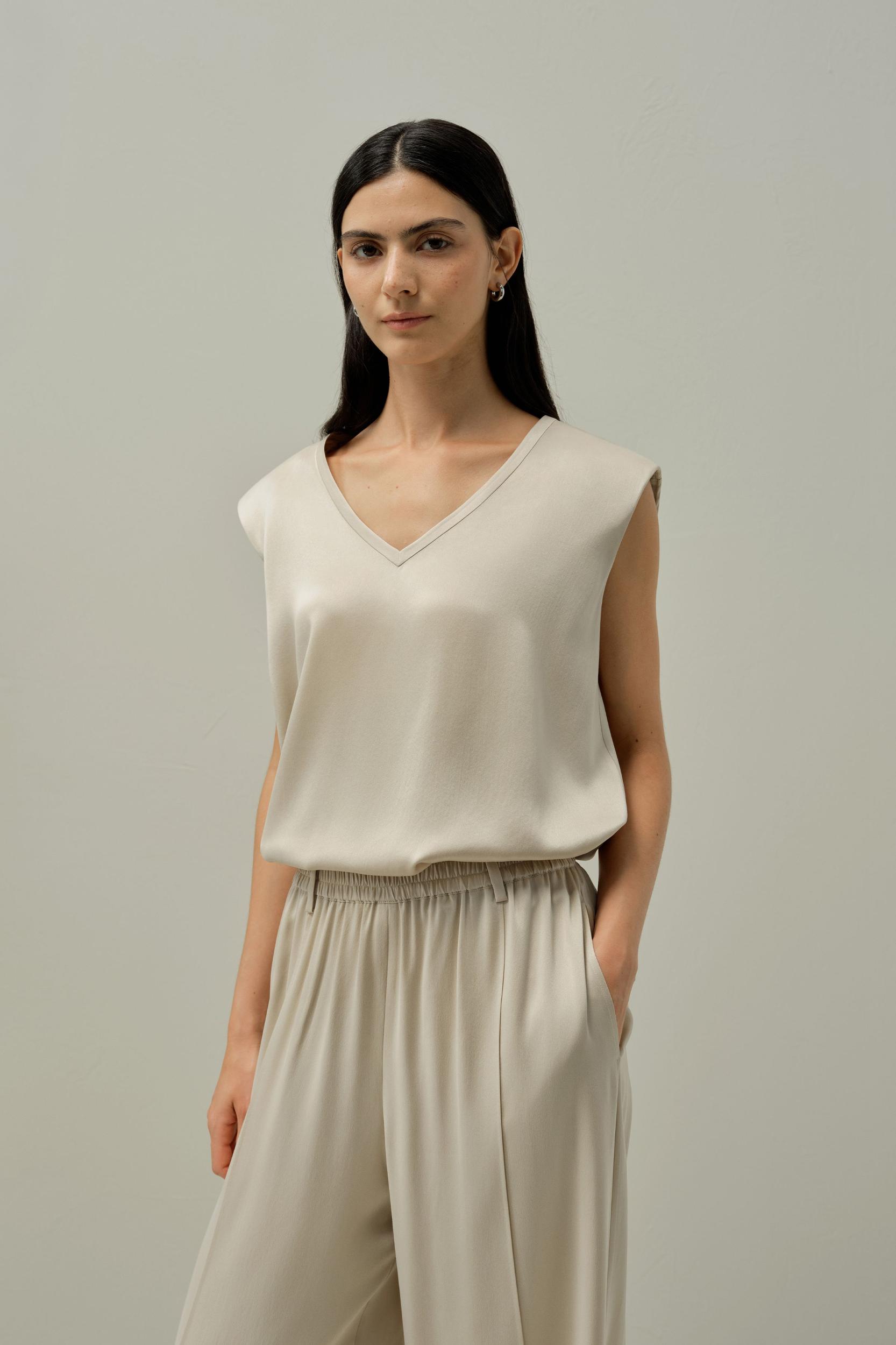 LILYSILK x Melissa Murrell Silk Suede Sleeveless V Neck Top Product Image