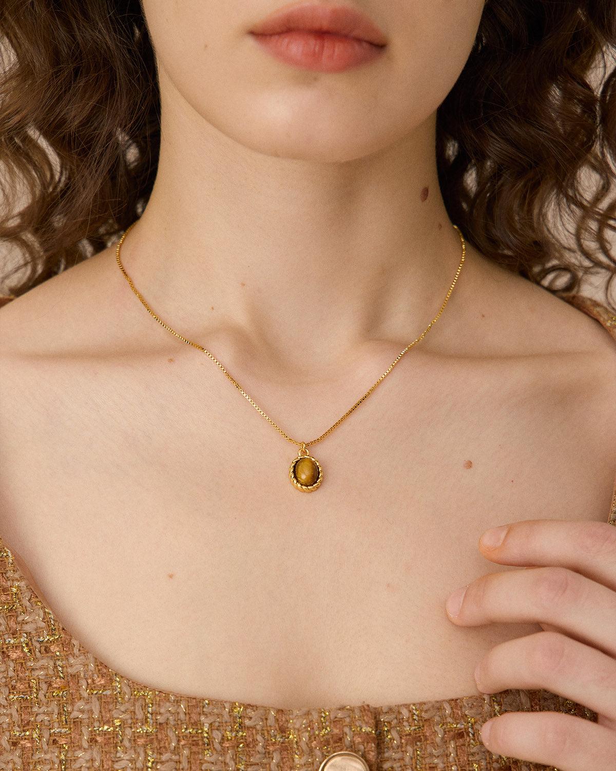 Retro Gold-Plated Necklace Product Image
