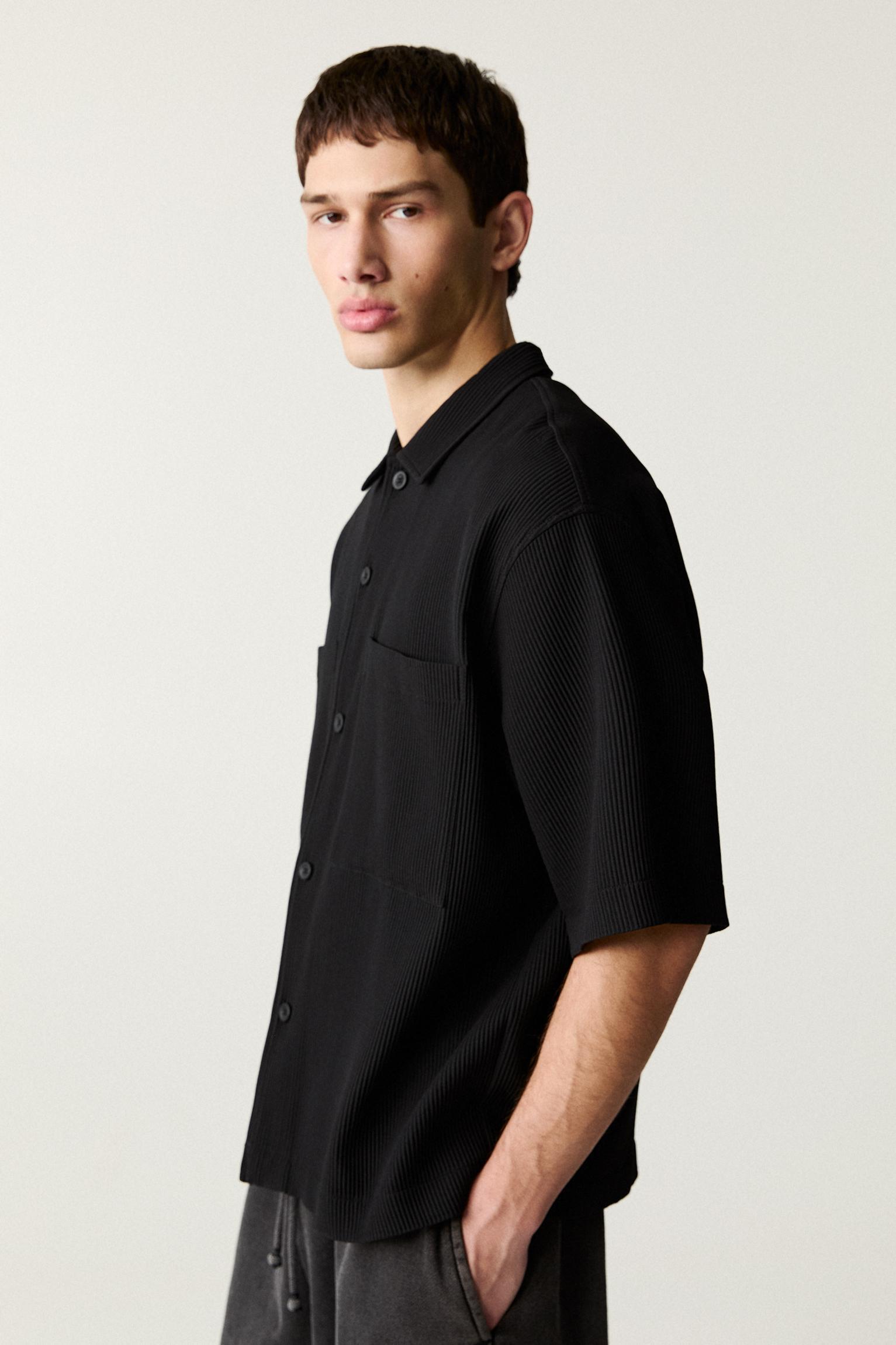 Short sleeve shirt in pleated fabric Product Image