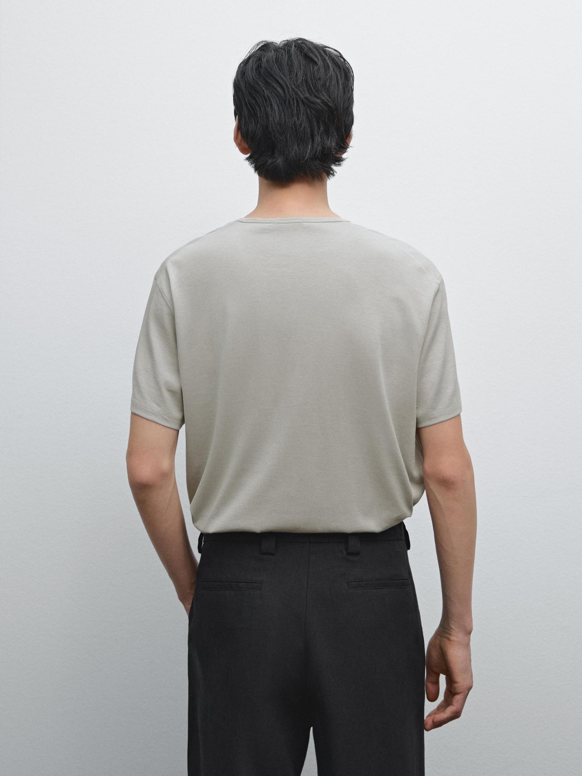 100% cotton lightweight T-shirt Product Image