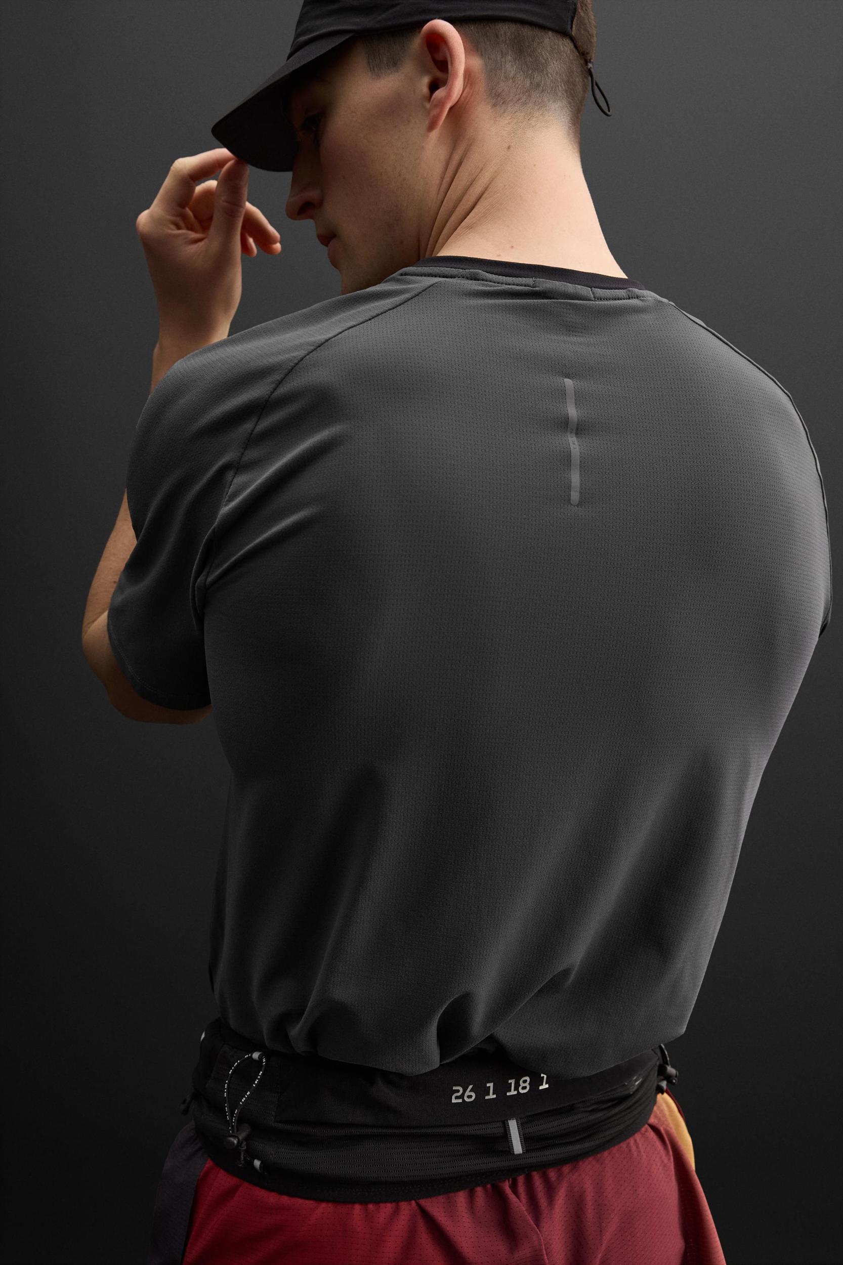 TEXTURED TRAINING T-SHIRT Product Image