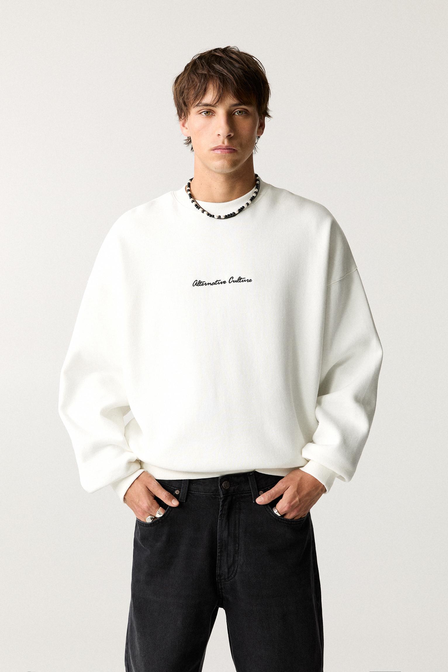 Boxy fit sweatshirt with tree on the back Product Image