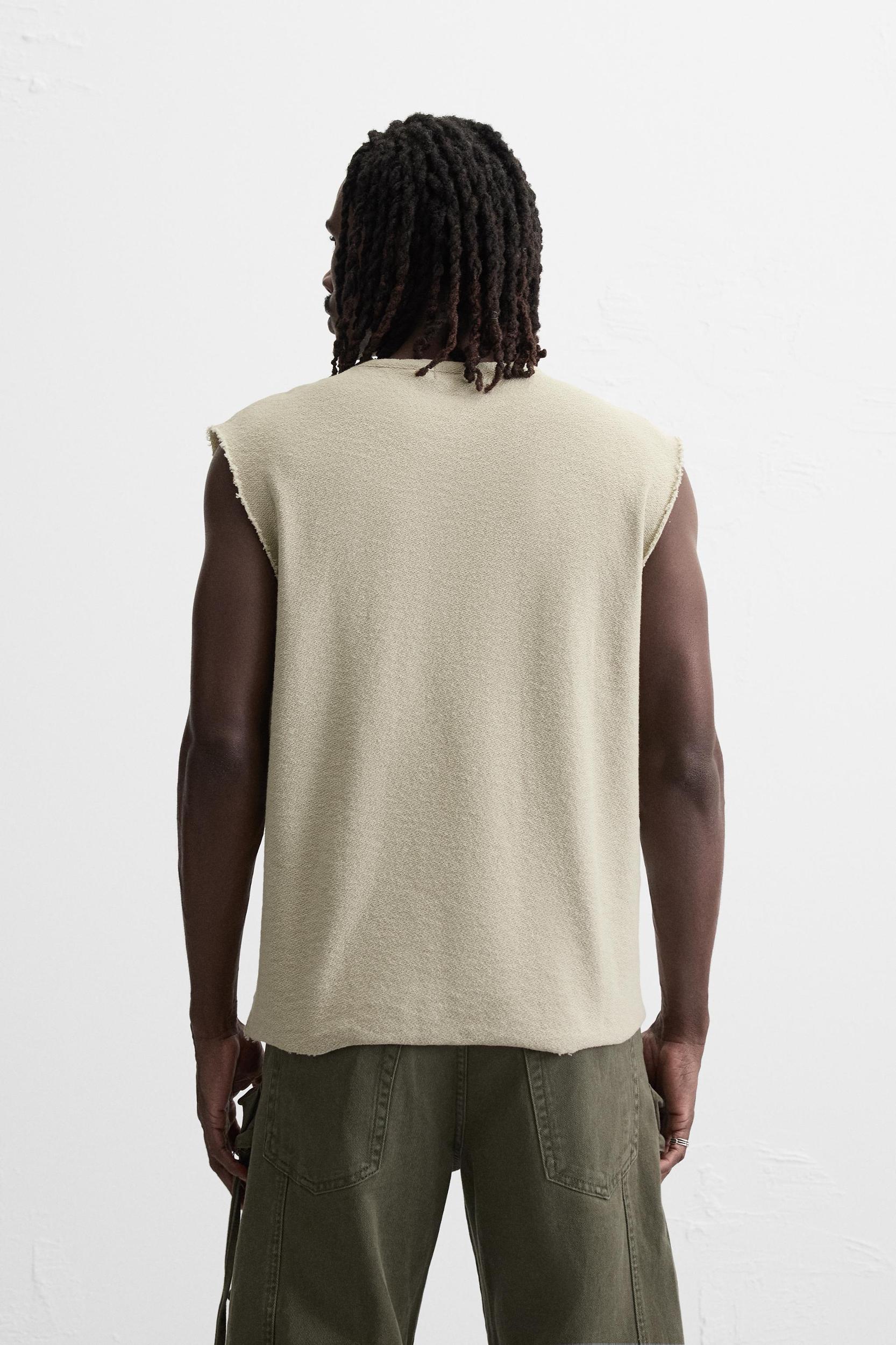 TEXTURED PRINT KNIT T-SHIRT Product Image