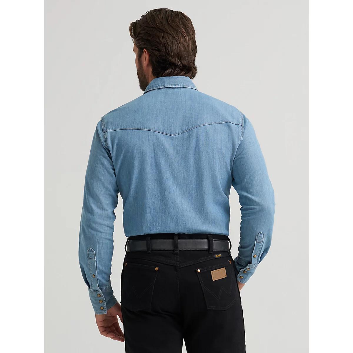 Men's Wrangler® Classic Denim Western Snap Shirt in Light Wash Product Image