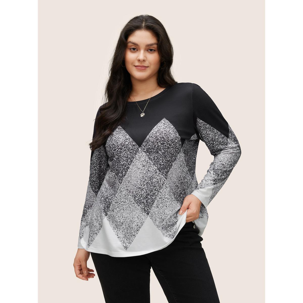 Plus Size Geometric Ombre Contrast Round Neck T-shirt Black Women Casual Non Ombre Round Neck Everyday T-shirts BloomChic 26/4X Product Image