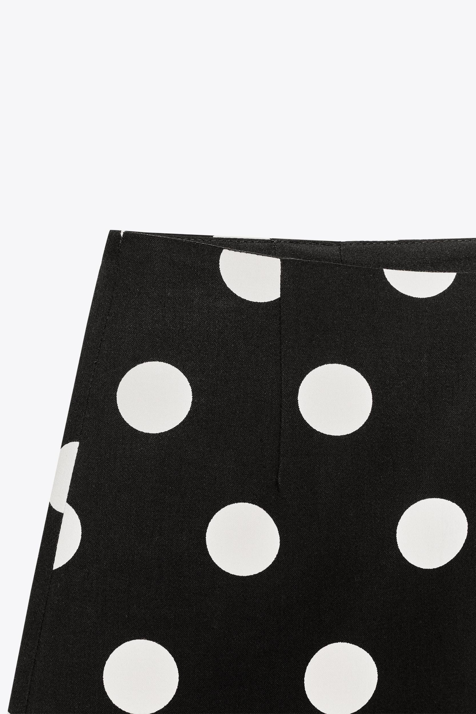 HIGH-WAISTED SHORTS Product Image