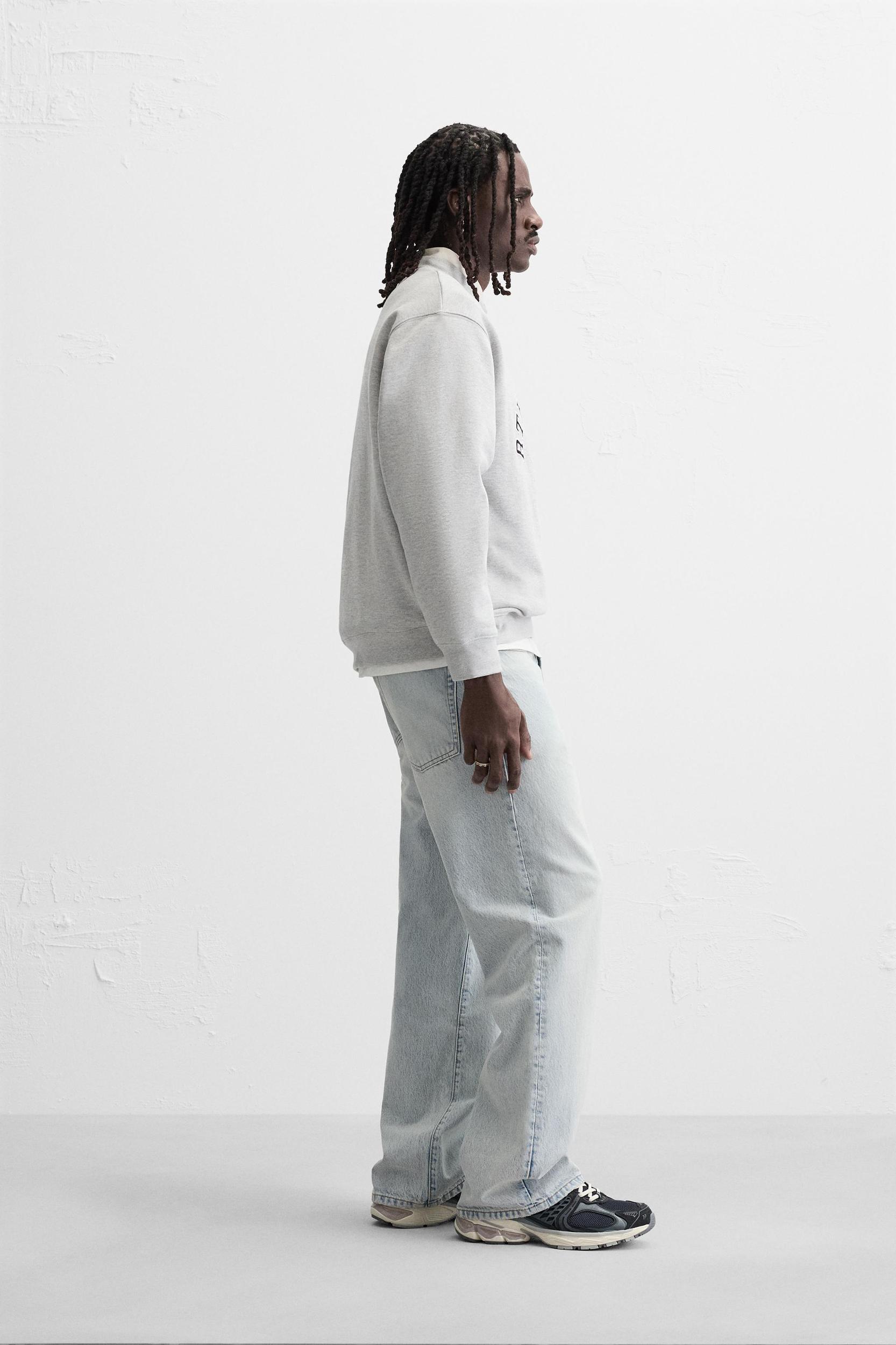 TEXT PATCH SWEATSHIRT Product Image