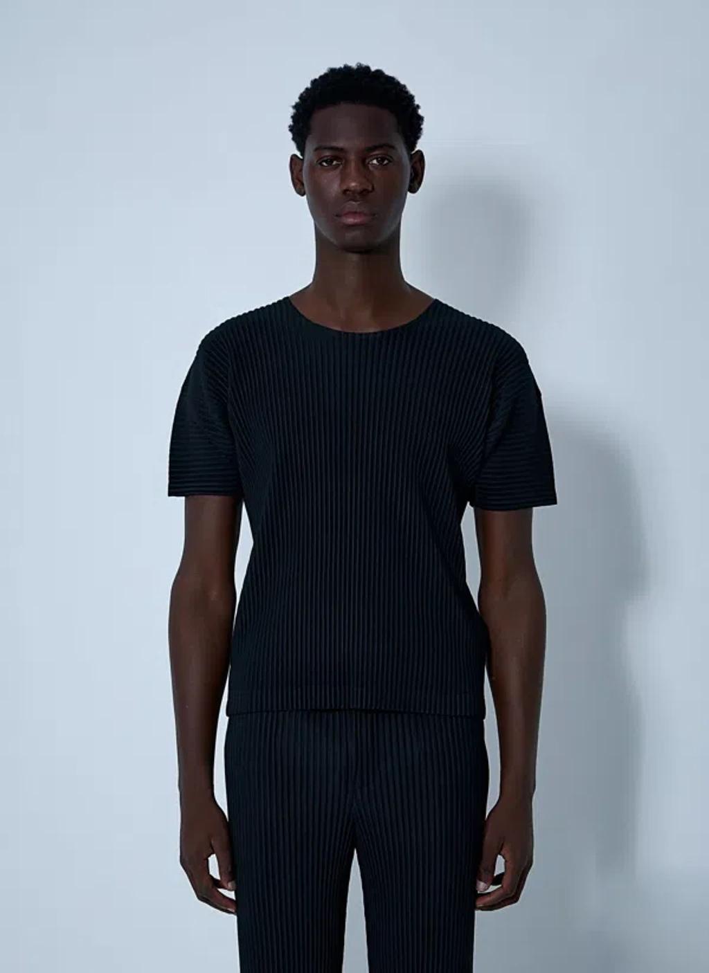 ISSEY MIYAKE Ribbed Crew Neck Short Sleeve T-shirt In Black Product Image