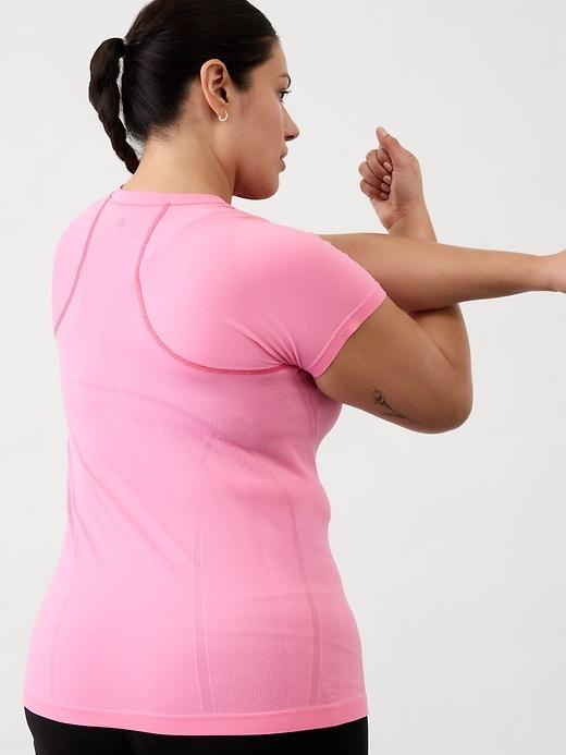 Momentum Seamless Tee Product Image