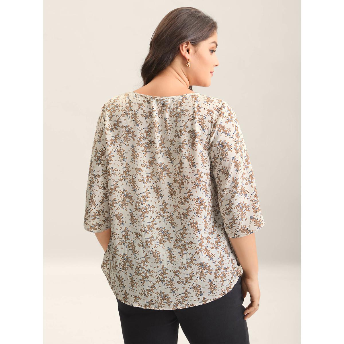 Plus Size WhiteSmoke Floral Print Curvy Hem V-Neck Shirt Women Resort Elbow-length sleeve V-neck Vacation Blouses BloomChic 18-20/2X Product Image