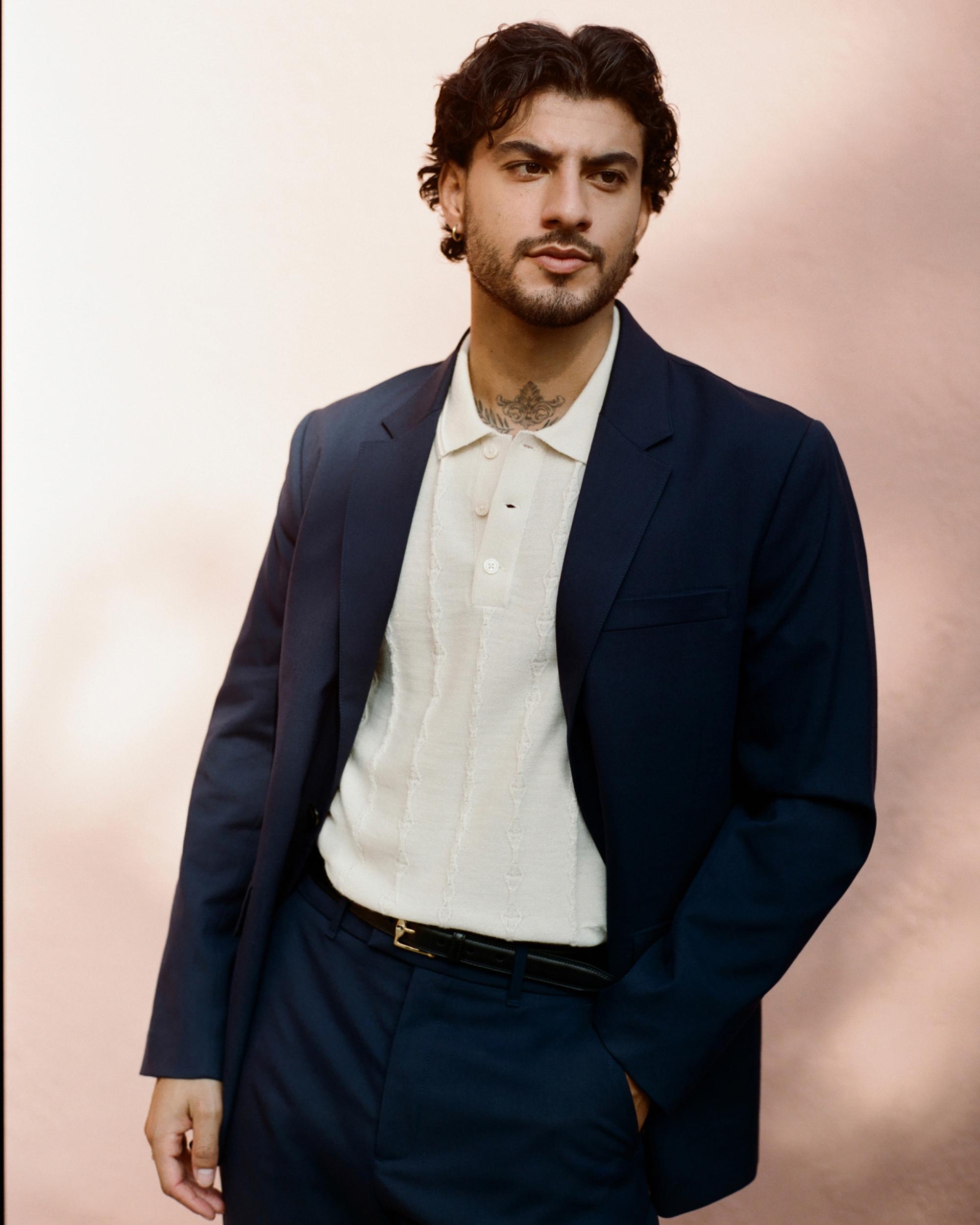 The A&F Collins Athletic Fit Linen-Blend Blazer Product Image